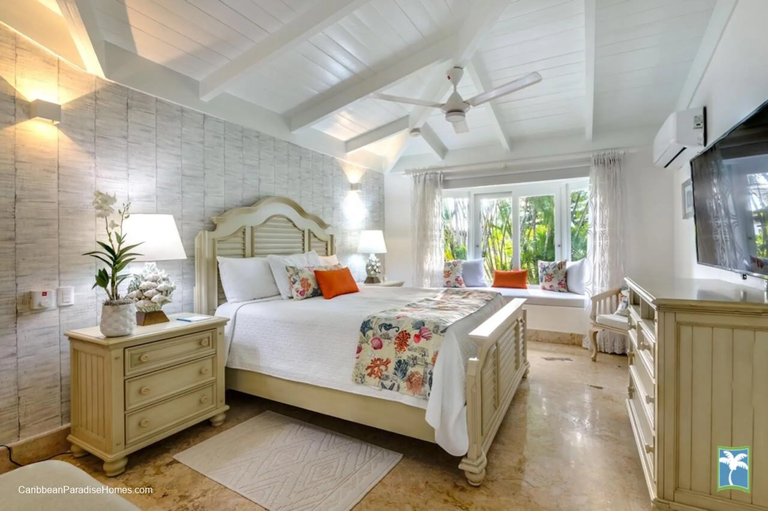 Stunning Paradise Villa with Private Pool, Heated Jacuzzi & Golf Views — photograph 7
