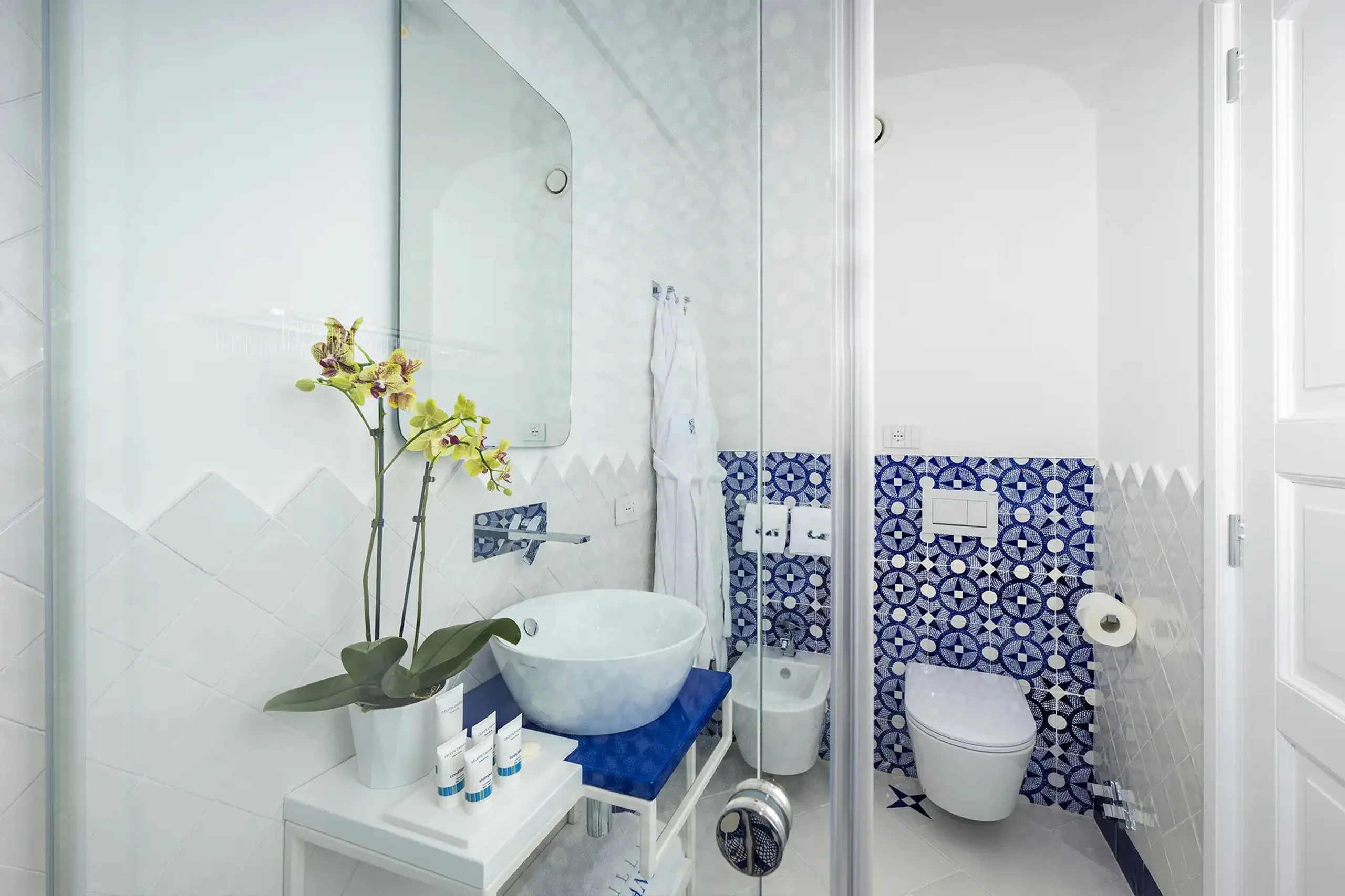 Spectacular Seafront Villa with Private Pool and Panoramic Terraces — photograph 10