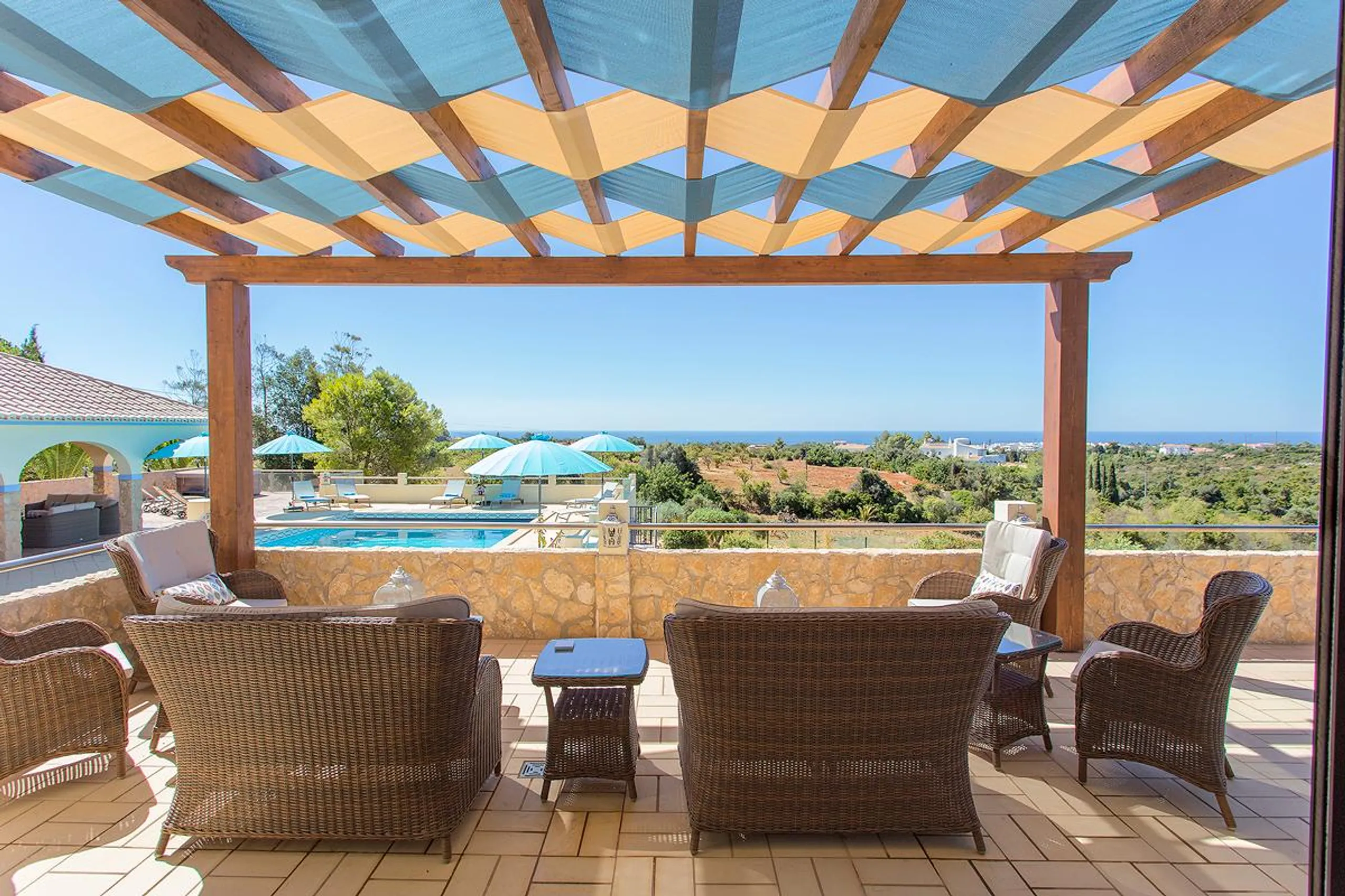 Extraordinary Modern Villa with Private Pool and Panoramic Sea Views — photograph 5