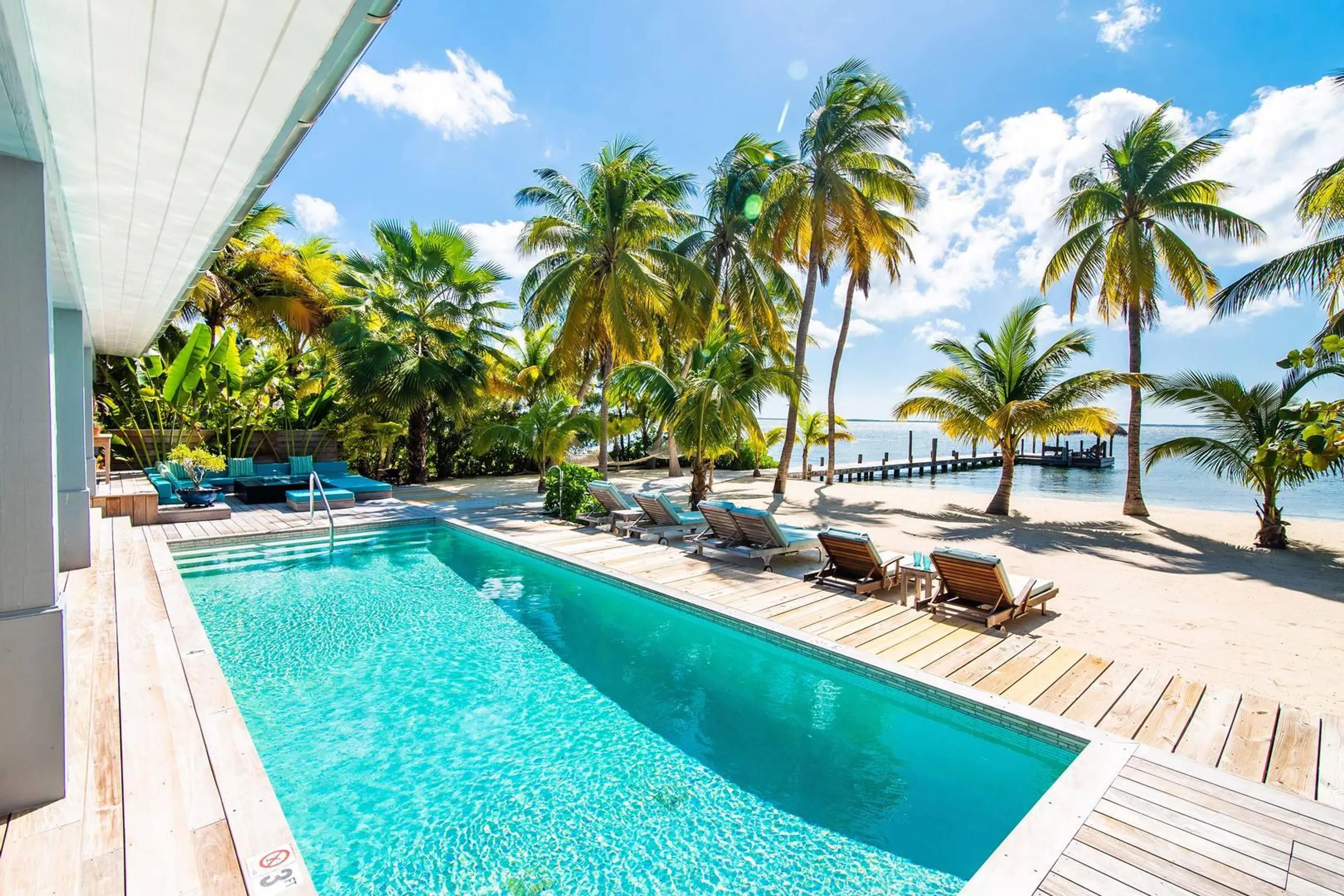 Stunning Cayman Kai Beachfront Estate with Private Pool and Ocean Views — photograph 3