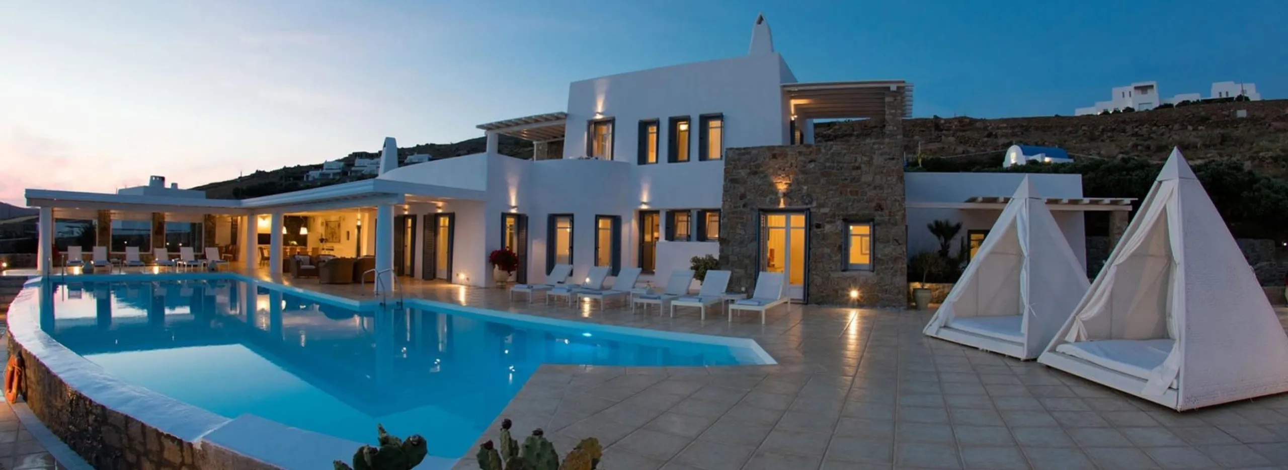 Sumptuous Mykonos Villa with Infinity Pool,  and Panoramic Aegean Views — photograph 2