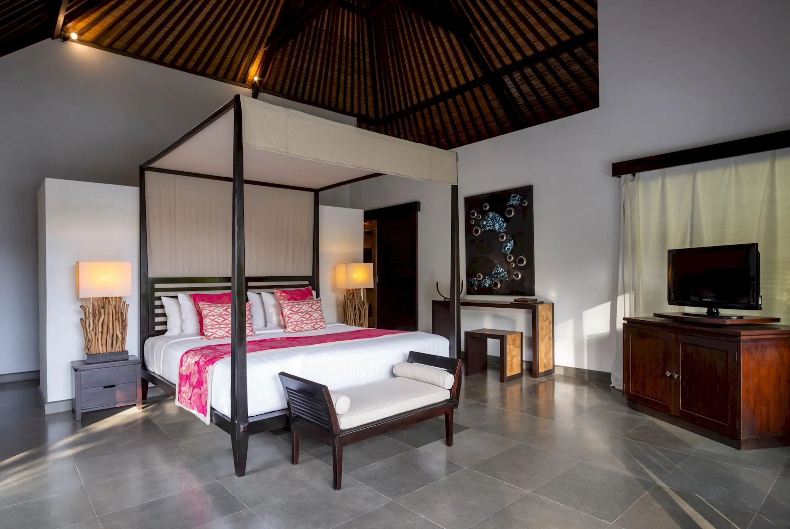 Canggu Grand Villa with Private Pool and Gorgeous Grounds — photograph 12