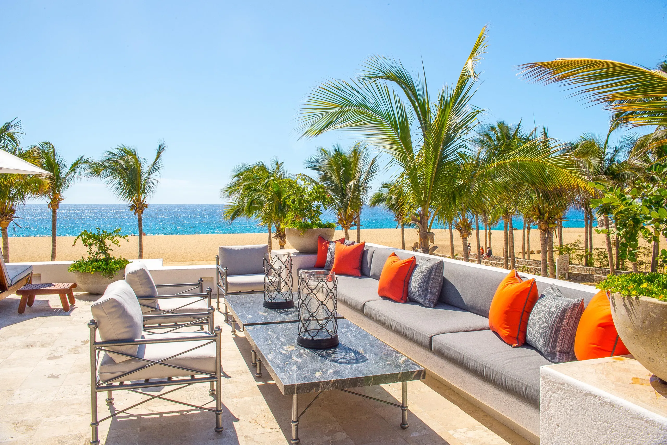 Incredible Pedregal Beachfront Estate with Infinity Pool and Ocean Views — photograph 6