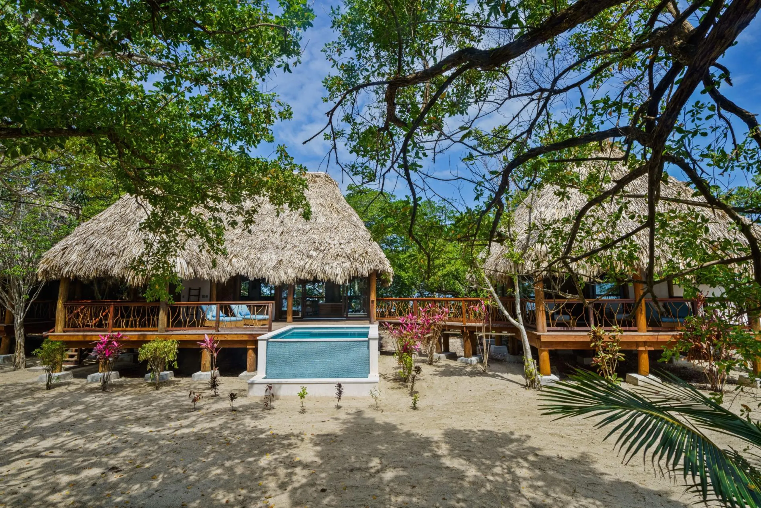 Ultra-Private Belize Island Villa with Pool, Reef Views & All-Inclusive Services — photograph 3
