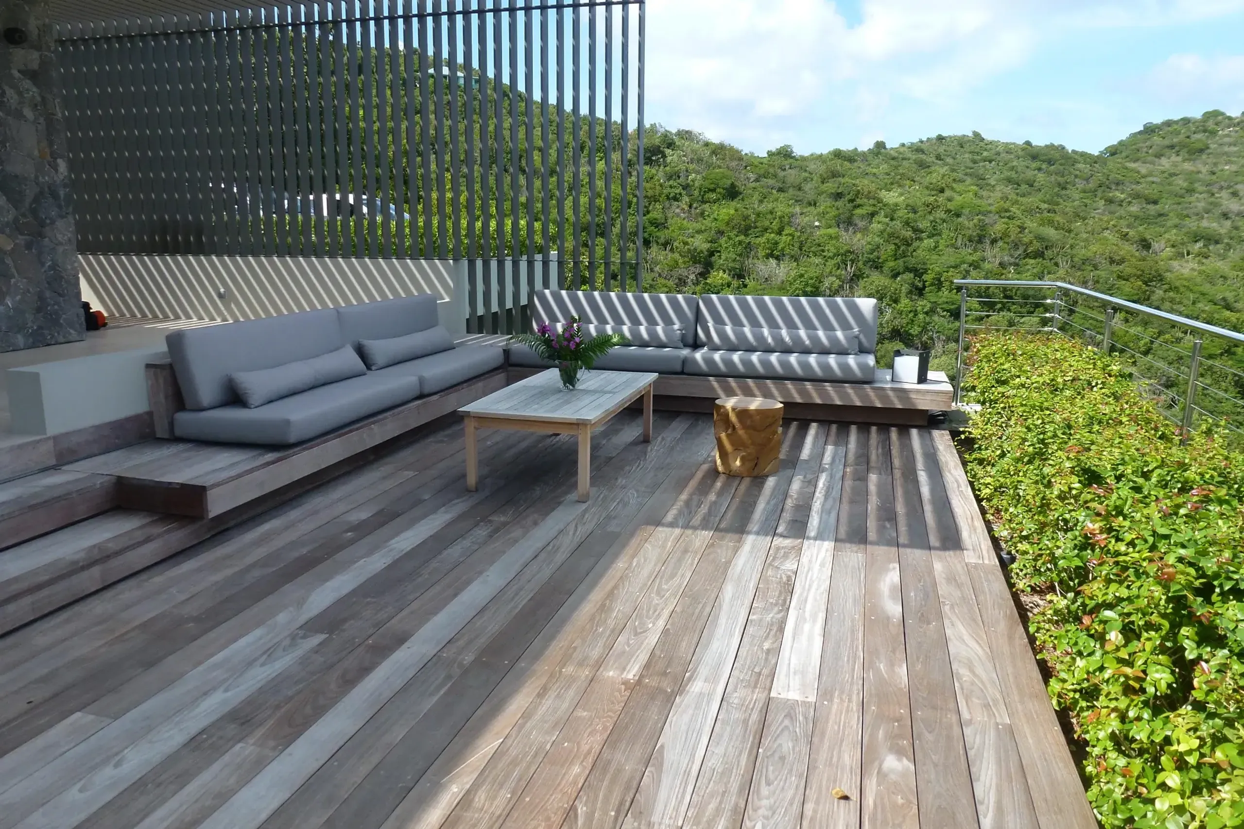 Refreshing Tropical Estate with Infinity Pool and Ocean Views — photograph 5