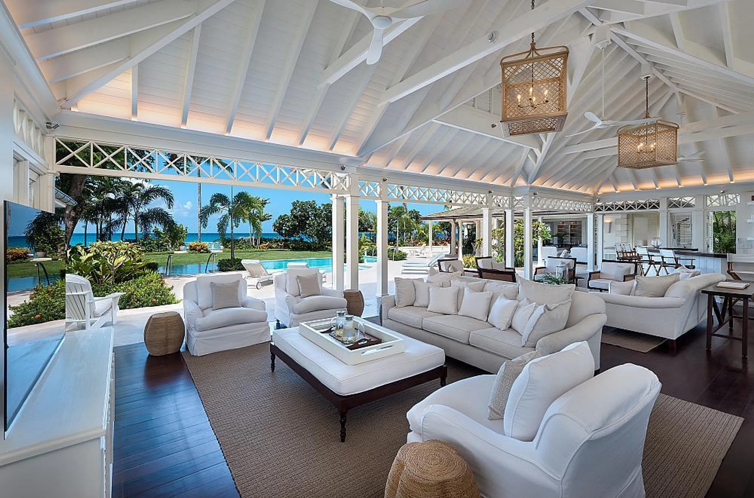 Barbados Impeccably Designed Beachfront Villa with Tropical Gardens and Infinity Pool — photograph 4