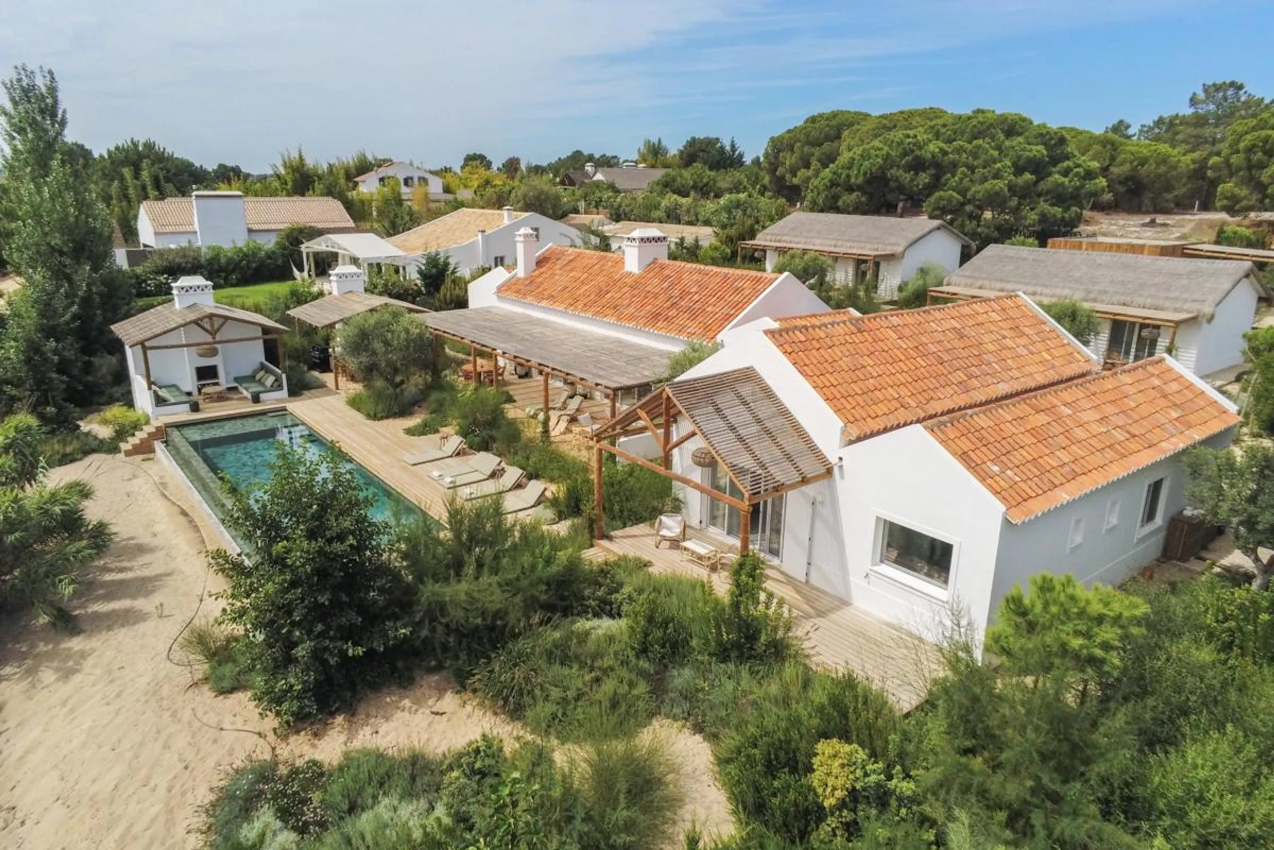 Superb 7 Bedroom Villa with Private Pool, Private Beach Access and Nature Views — photograph 2