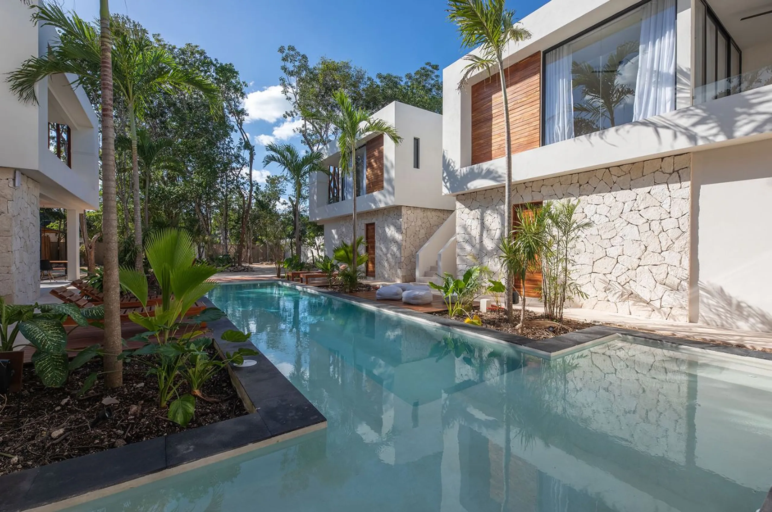 Contemporary U-Shaped Villa in Tulum with 5 Private Plunge Pools & Garden — photograph 3
