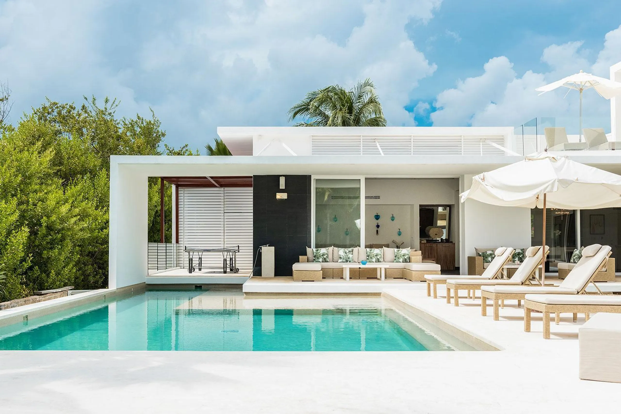 Modern Contemporary Luxe Villa with Private Pool for Tranquil Escapes, Playa Mujeres