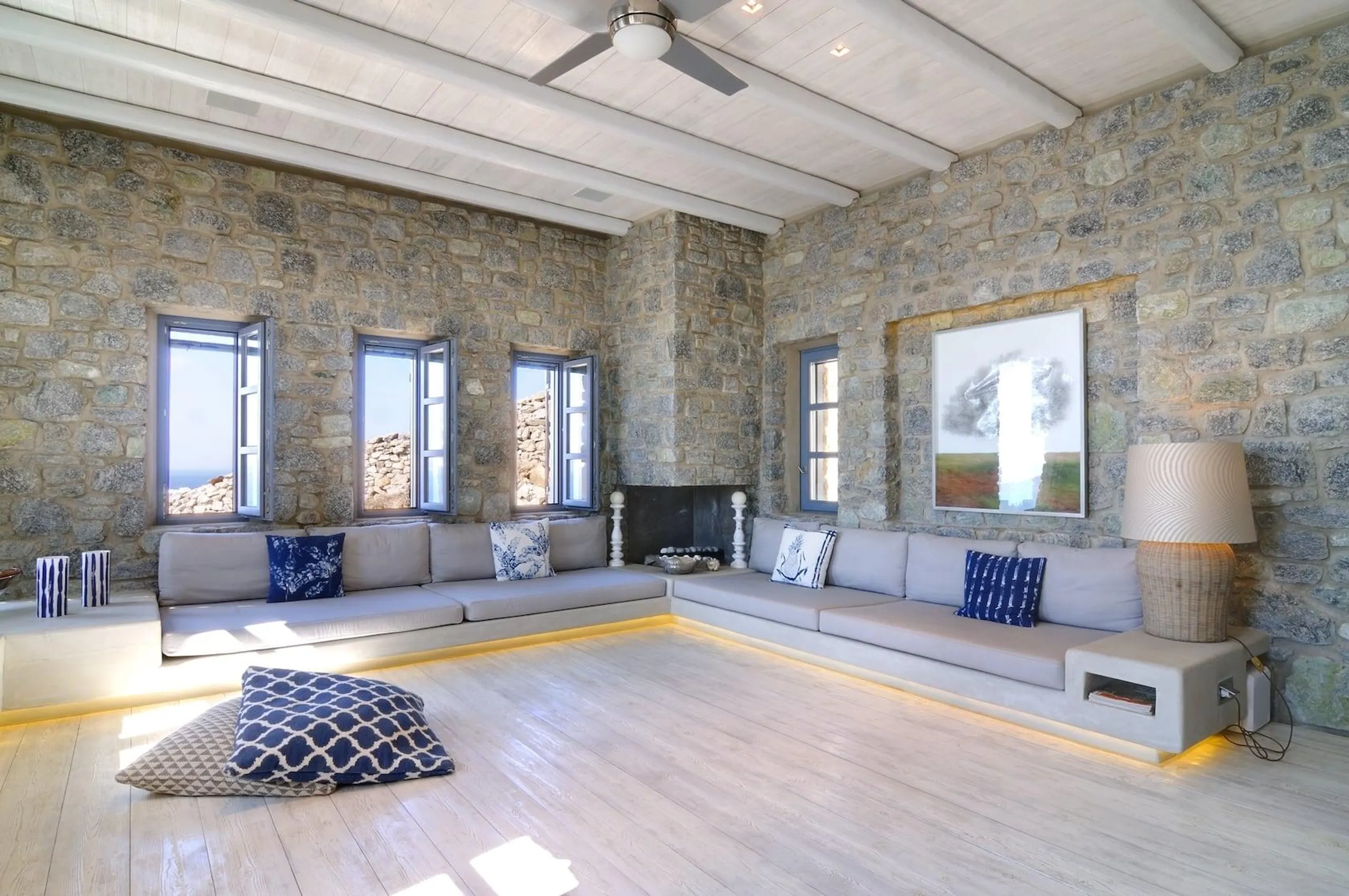 Majestic Oceanview Villa in Mykonos with Infinity Pool — photograph 11