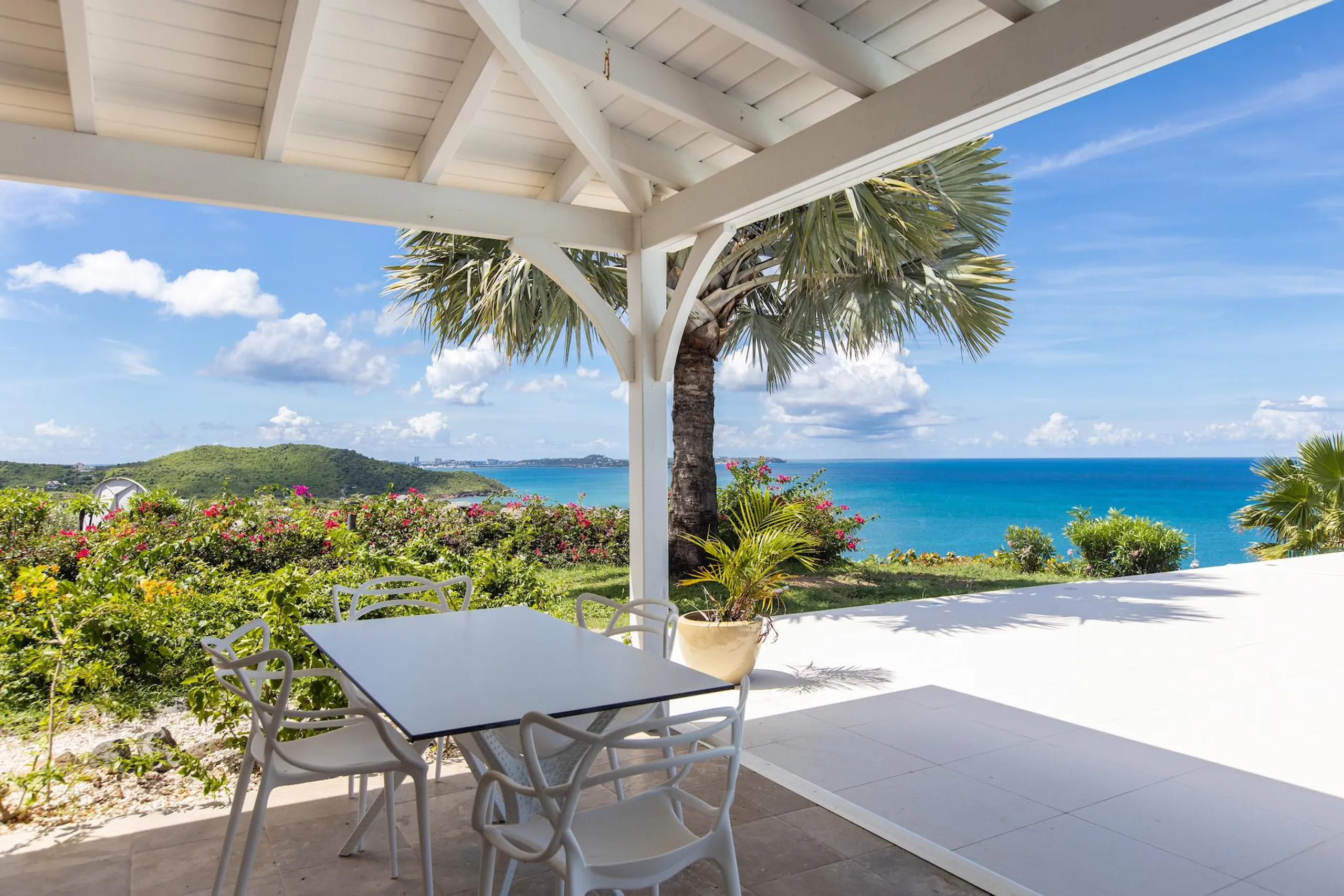 Oceanview Seascape Villa with Private Pools and Tropical Bloom Scenery — photograph 10