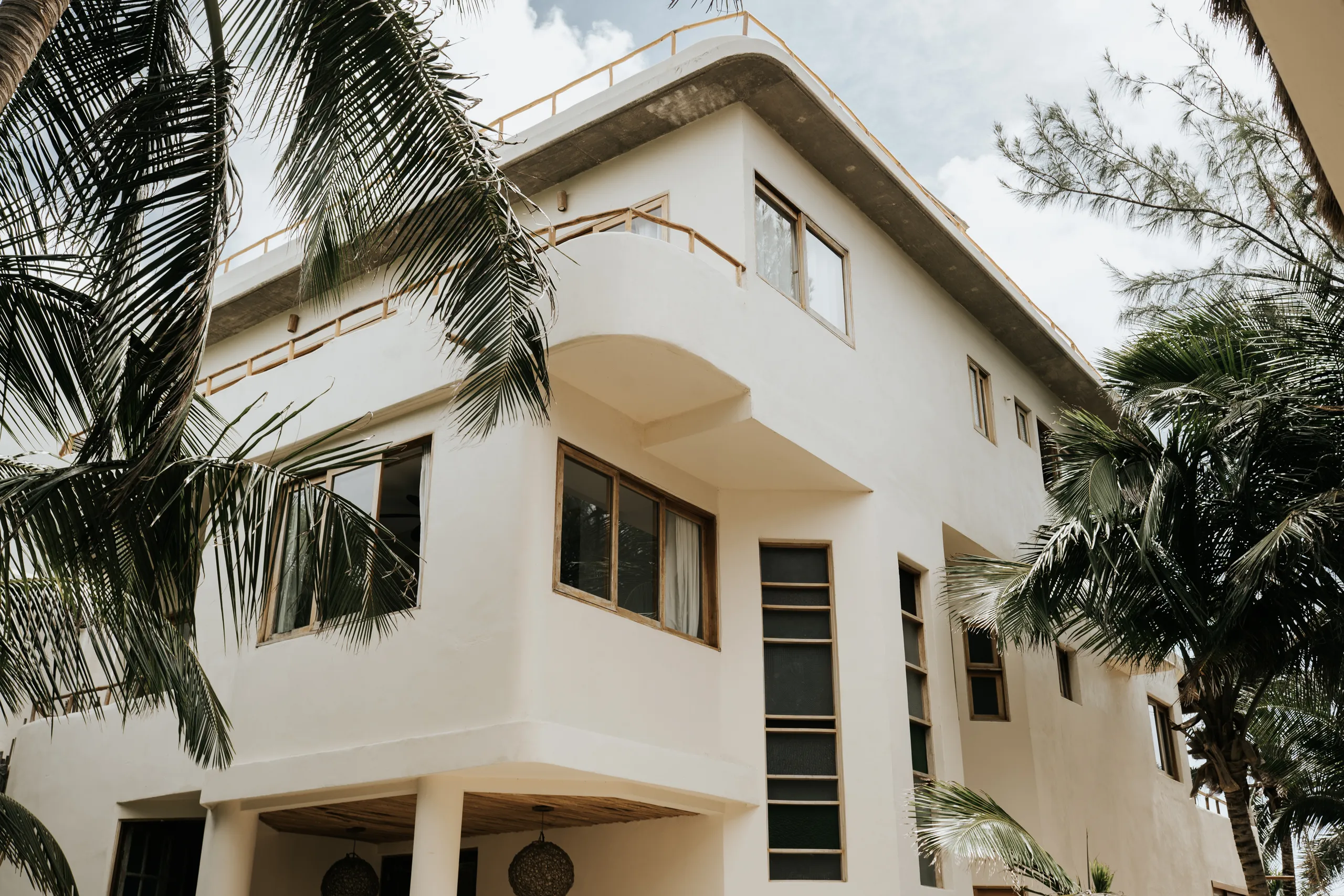 Grand Beachfront Villa in Tulum with Pool & Ocean Views — photograph 6