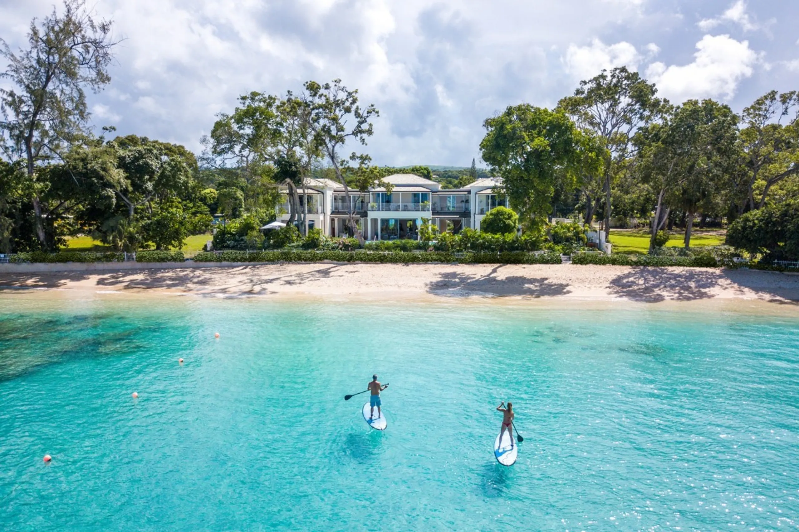 Sophisticated Contemporary Villa with Private Pool and Beach Views — photograph 4