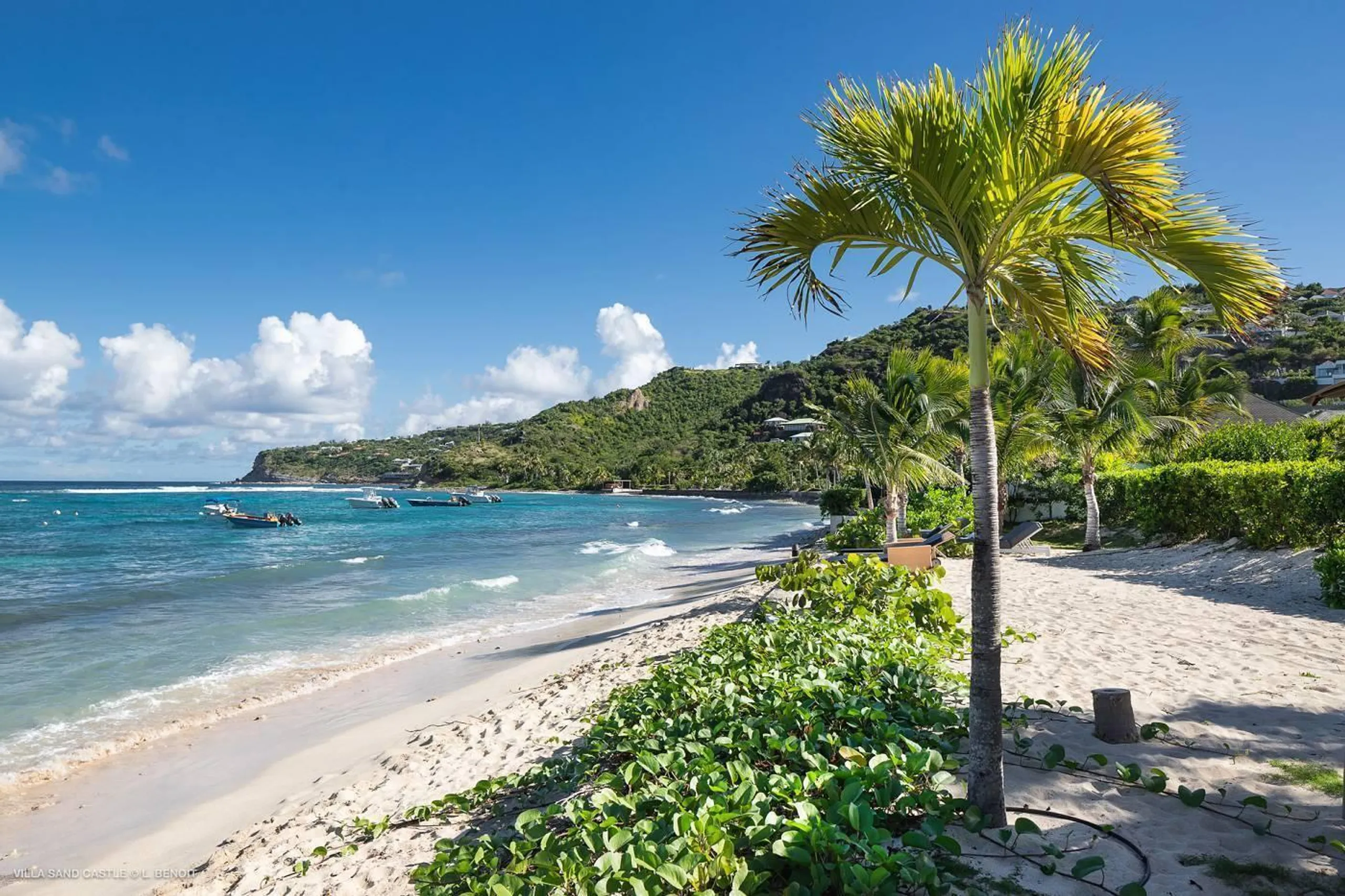 Charming Seaside Beach Front Villa with Stunning Ocean Views — photograph 3