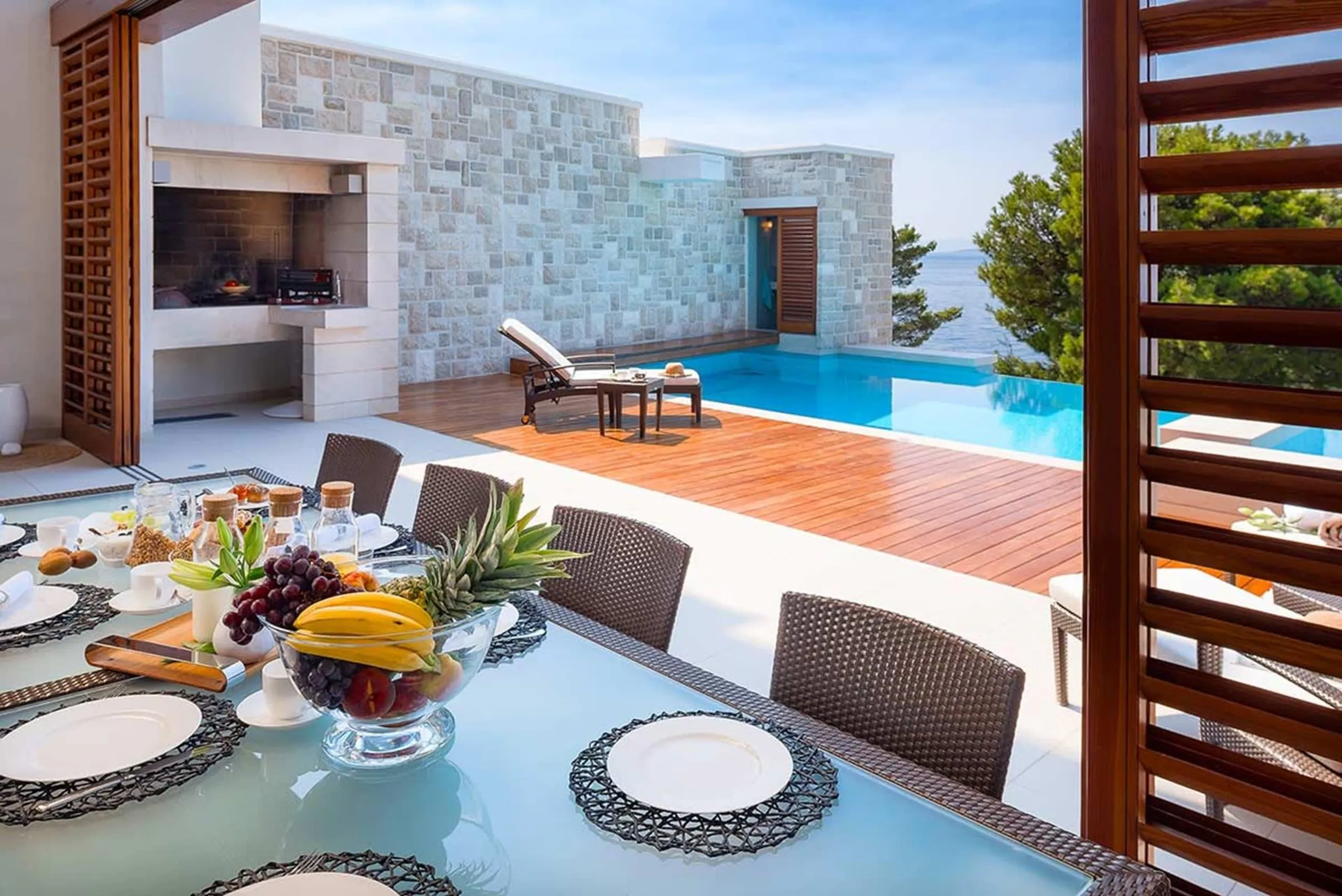 Inspiring Beachfront  Villa with Private Heated Pool & Oceanfront Views — photograph 10