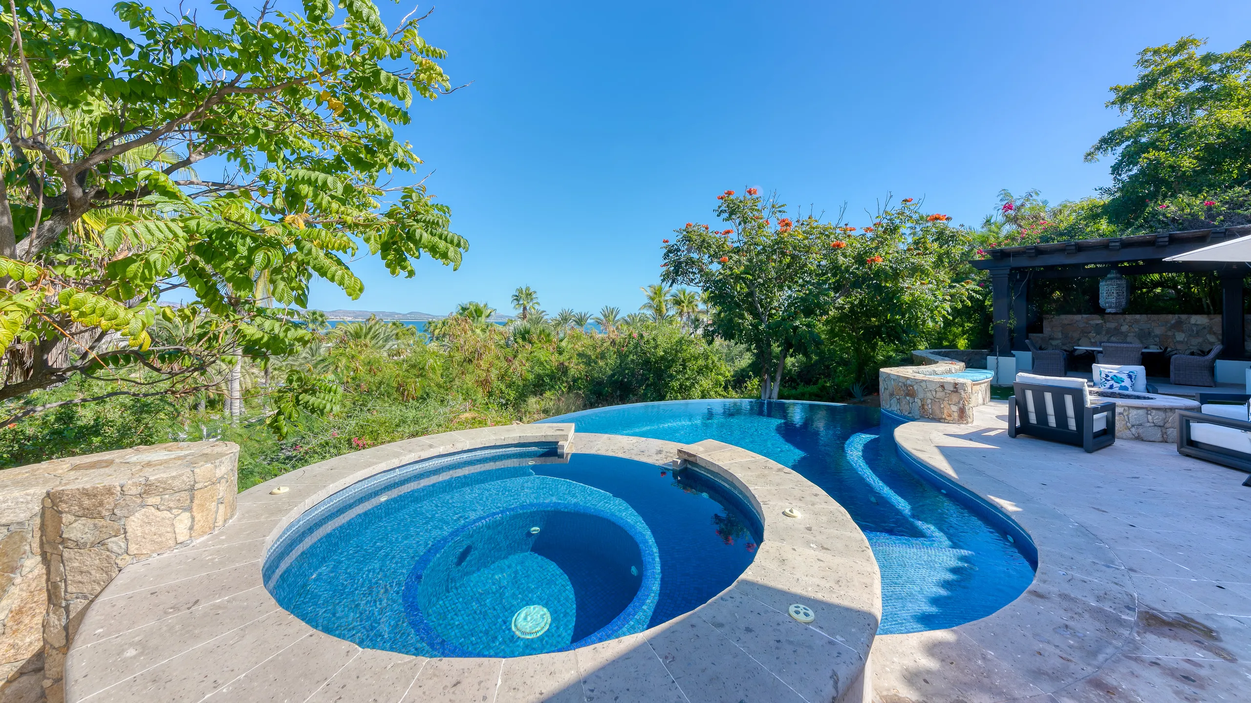 Lavish Los Cabos Villa: Infinity Pool, Fire Pit & Five-Star Services with Stunning Ocean Views — photograph 4