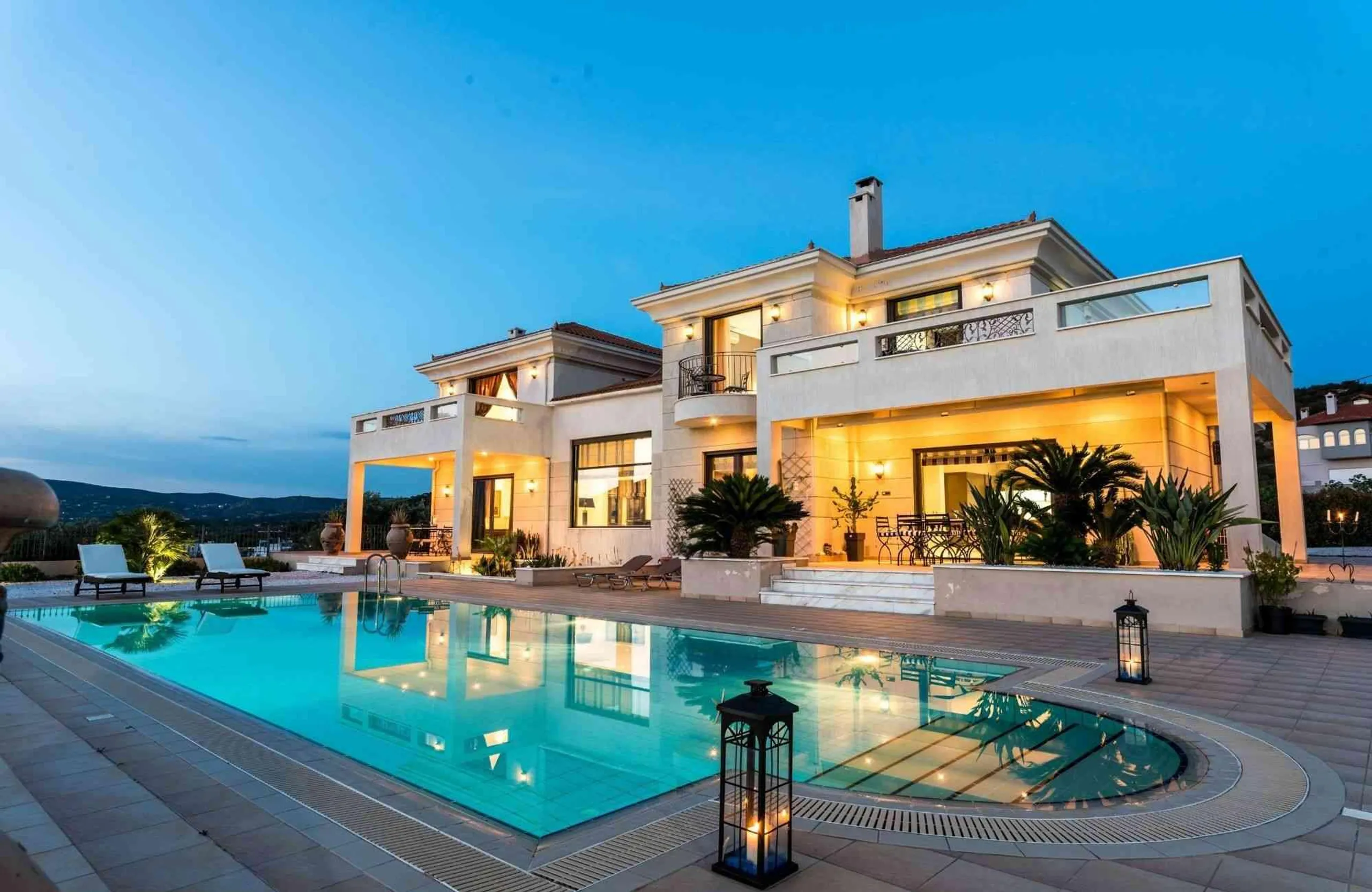 Elegant Light-filled Residence with Private Pool and Mountain Views, Anavyssos