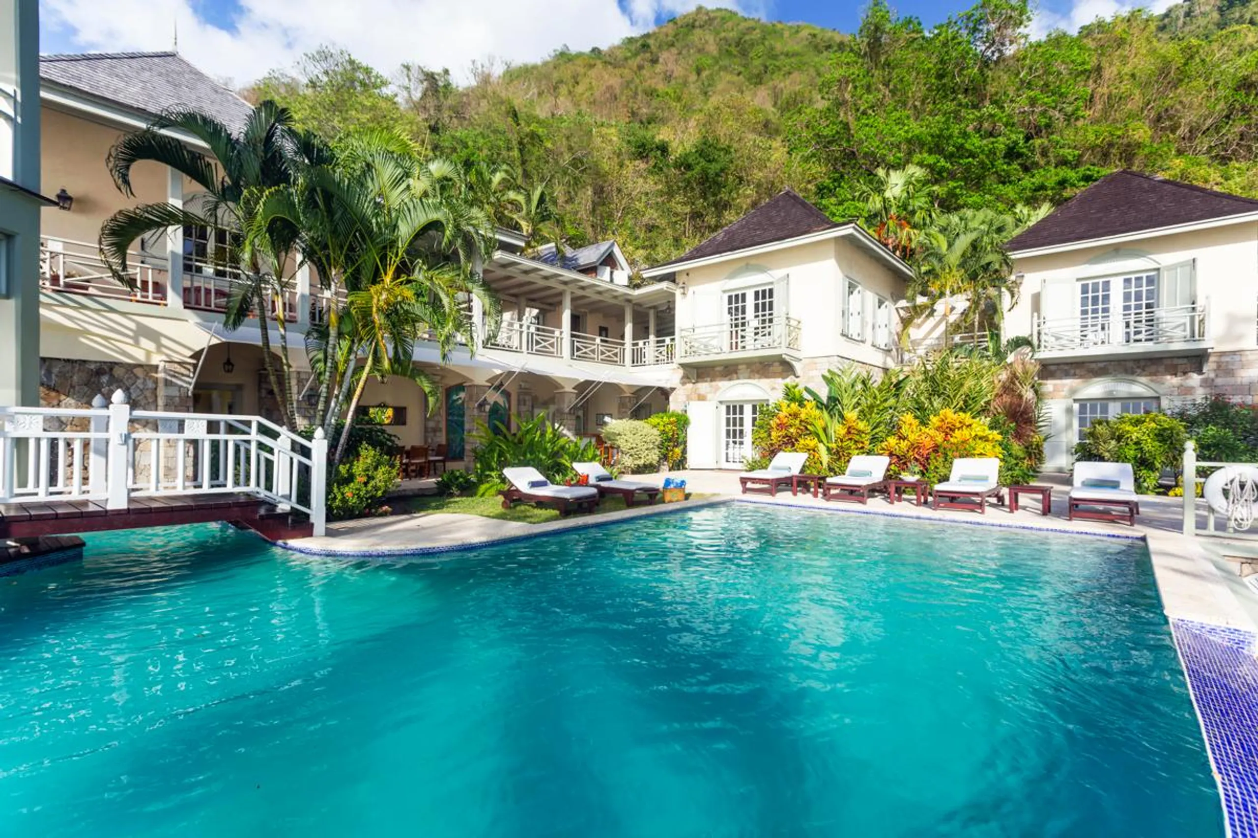 Majestic 5BR Villa with Private Pool and Incredible Views of Petit Piton — photograph 2