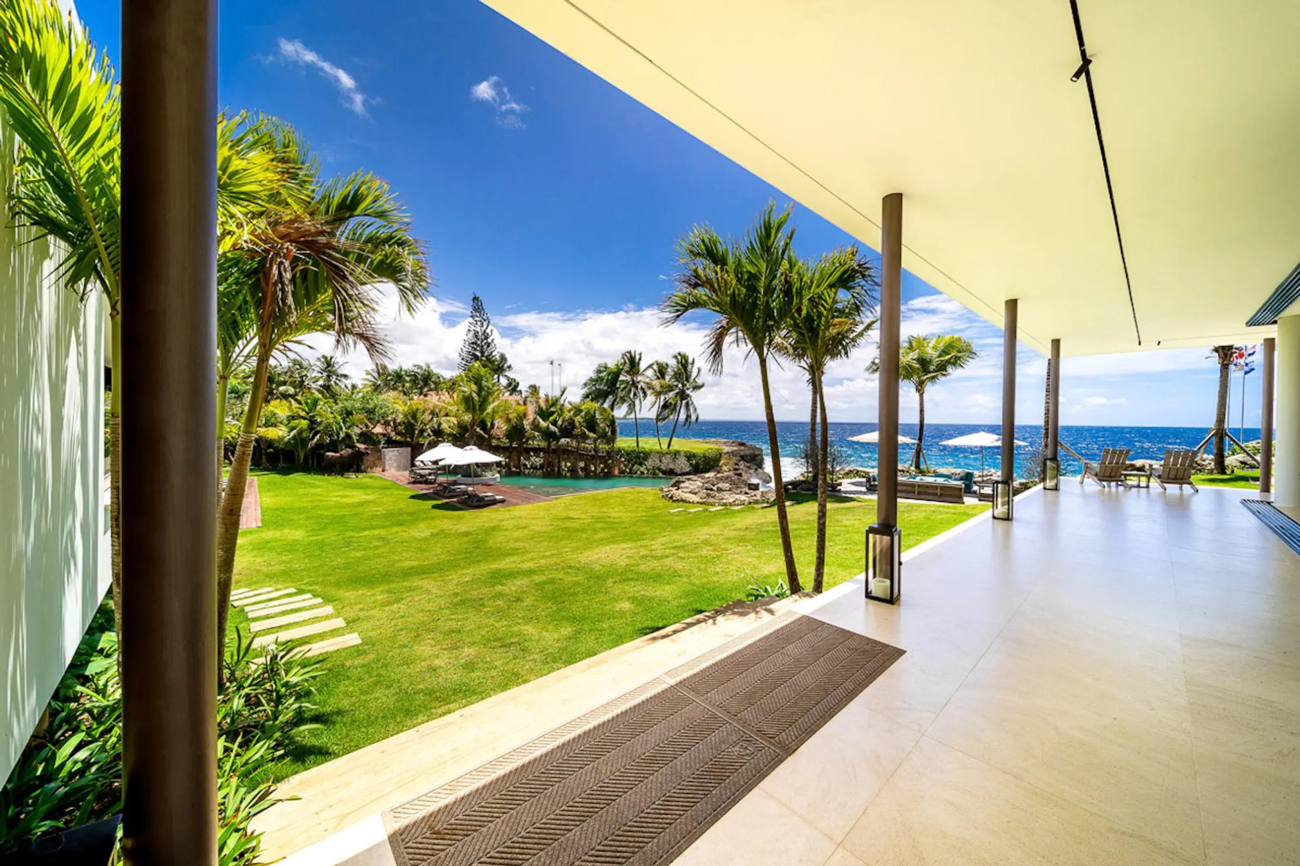 Sumptuous 10BR Sanctuary with Stunning Pool and Ocean Views — photograph 5