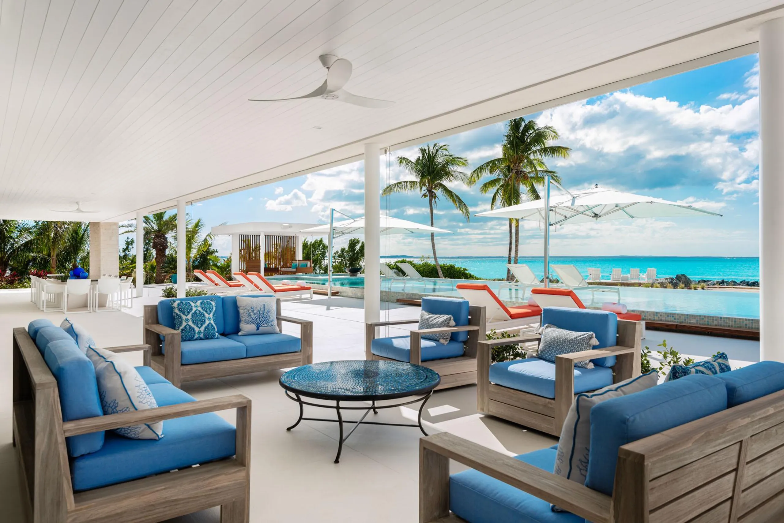 Exceptional OceanFront Estate with Private Pool and Azure Seas — photograph 2