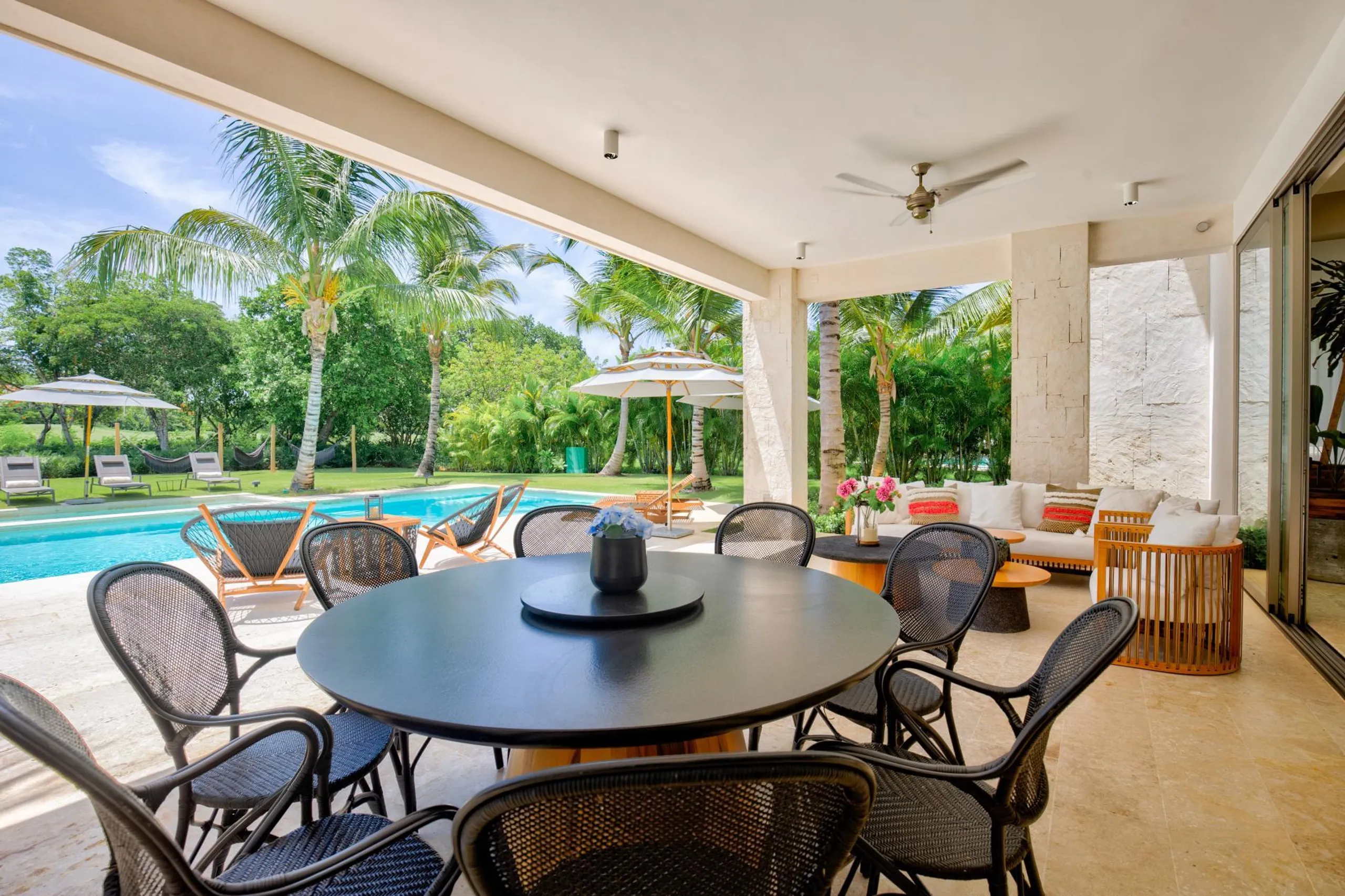 Tranquil 5-Bedroom Villa with Private Pool, Jacuzzi, and Golf Access — photograph 12