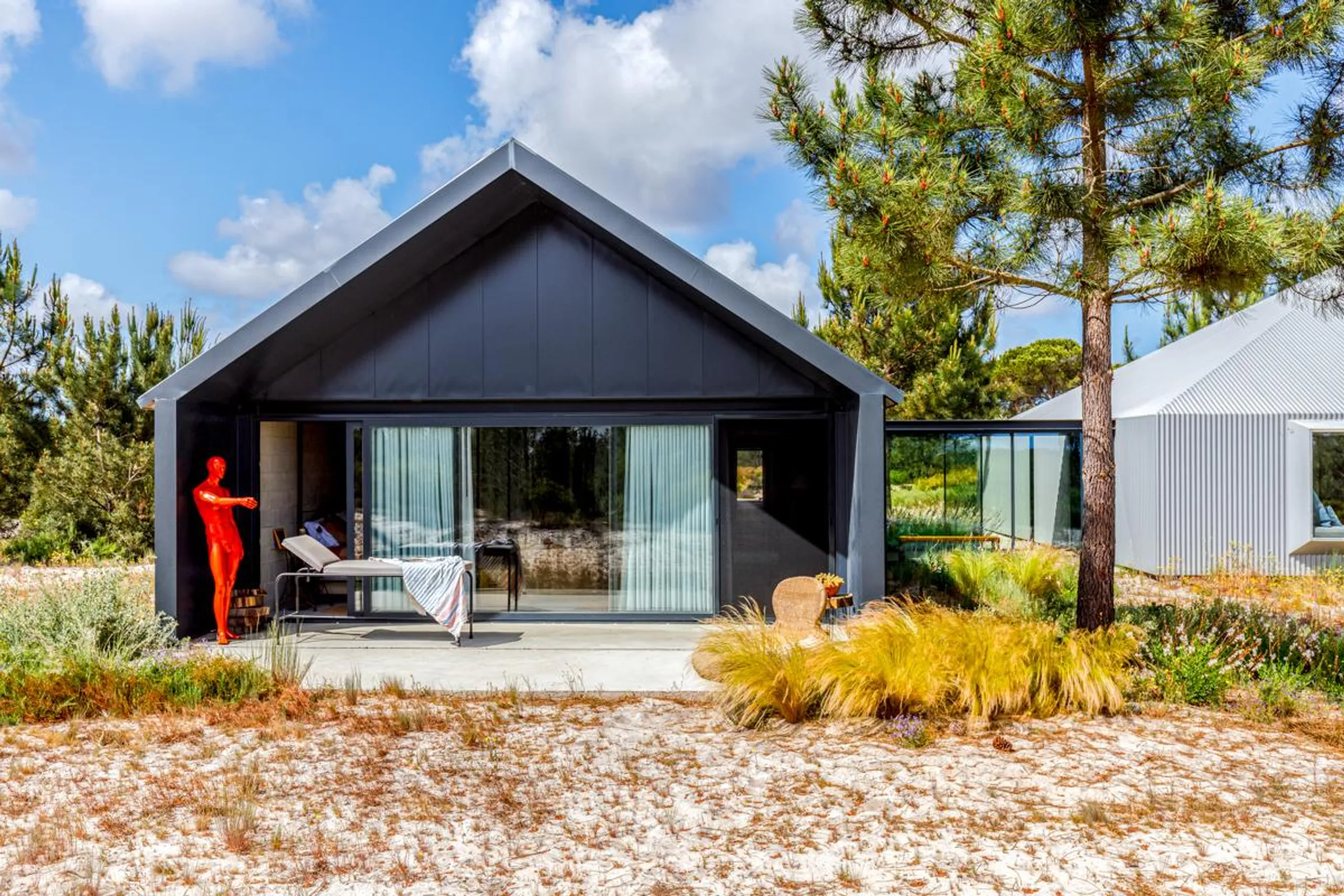 Magnificent Contemporary Villa with Private Pool and Scenic Surroundings — photograph 3