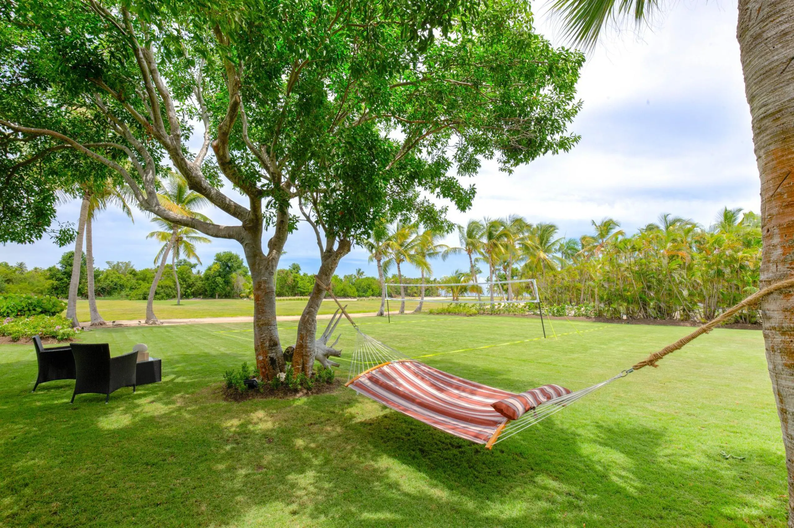 Exquisite Eight Bedroom Villa with Private Pool Overlooking Caribbean Golf Course — photograph 4