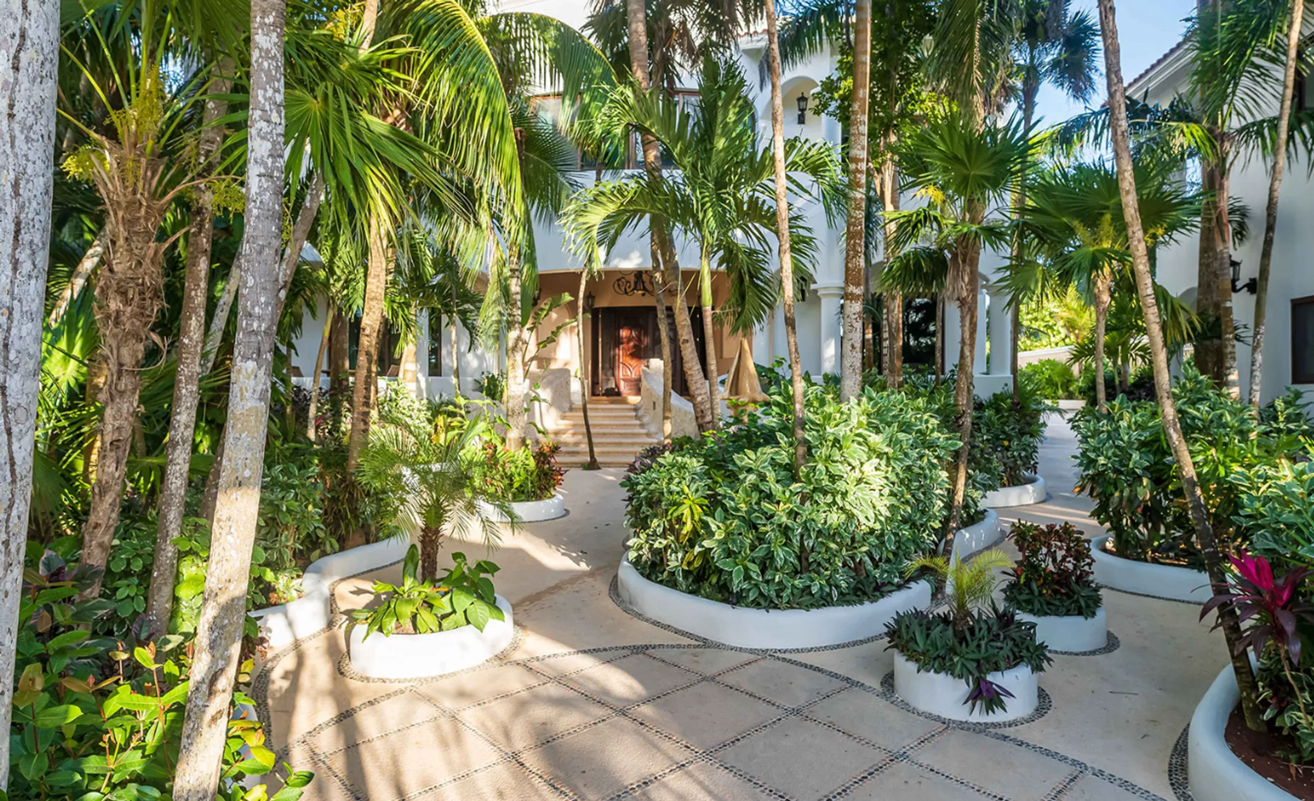 Exquisite Soliman Bay 10 BDR Oceanfront Villa with Private Poll — photograph 3