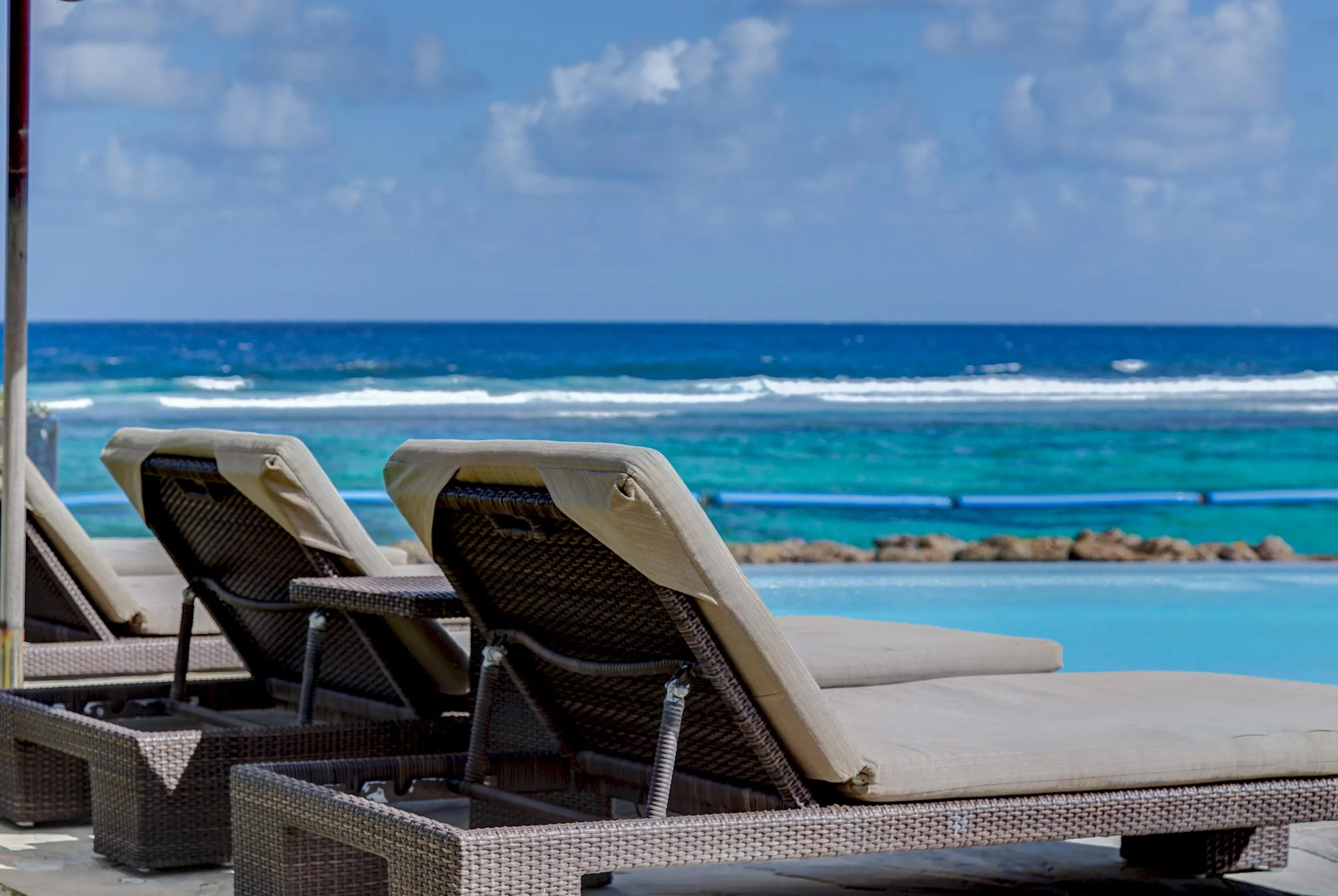 Splendid Waterfront Villa with Private Infinity Pool, and Stunning Sea Views — photograph 3