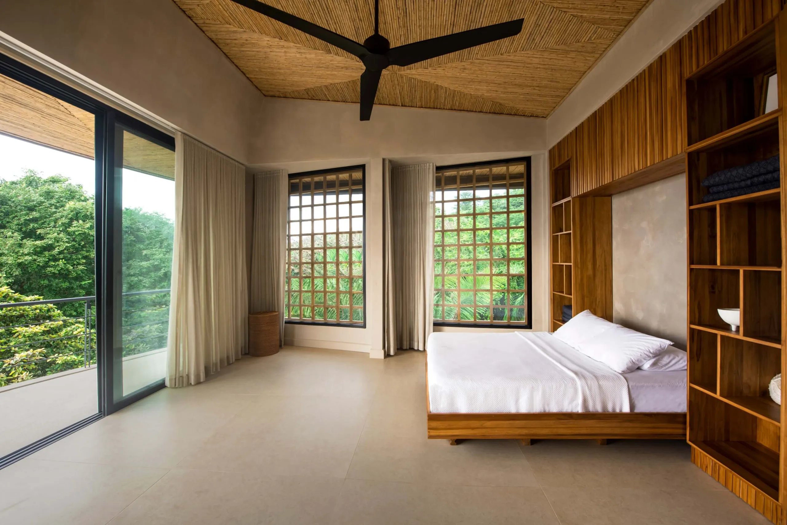 Serene Eco-Luxury Villa with Private Pool and 180° Ocean Views — photograph 11