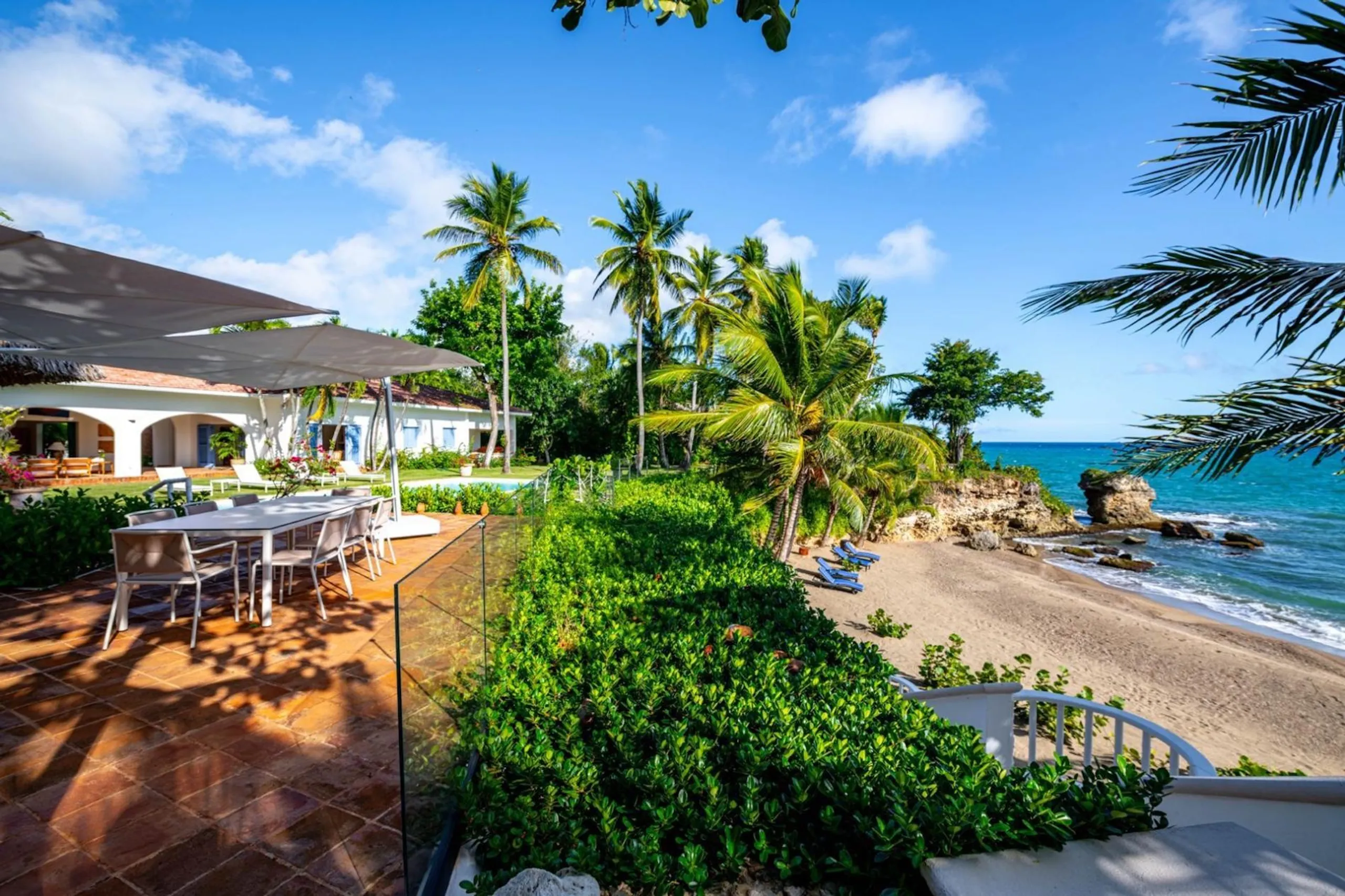 Exquisite Beachfront Villa with Private Pool and Panoramic Sea Views, La Romana