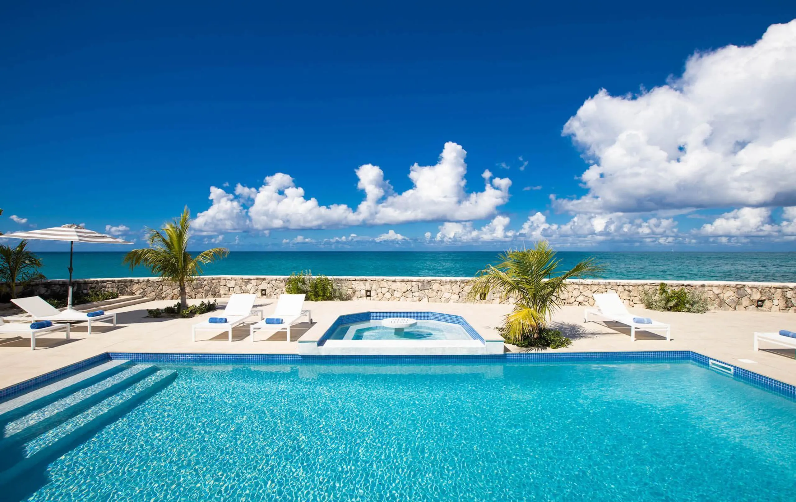 Contemporary Plum Bay Beach Front Villa with Private Pool VILLAWAY® — photograph 3