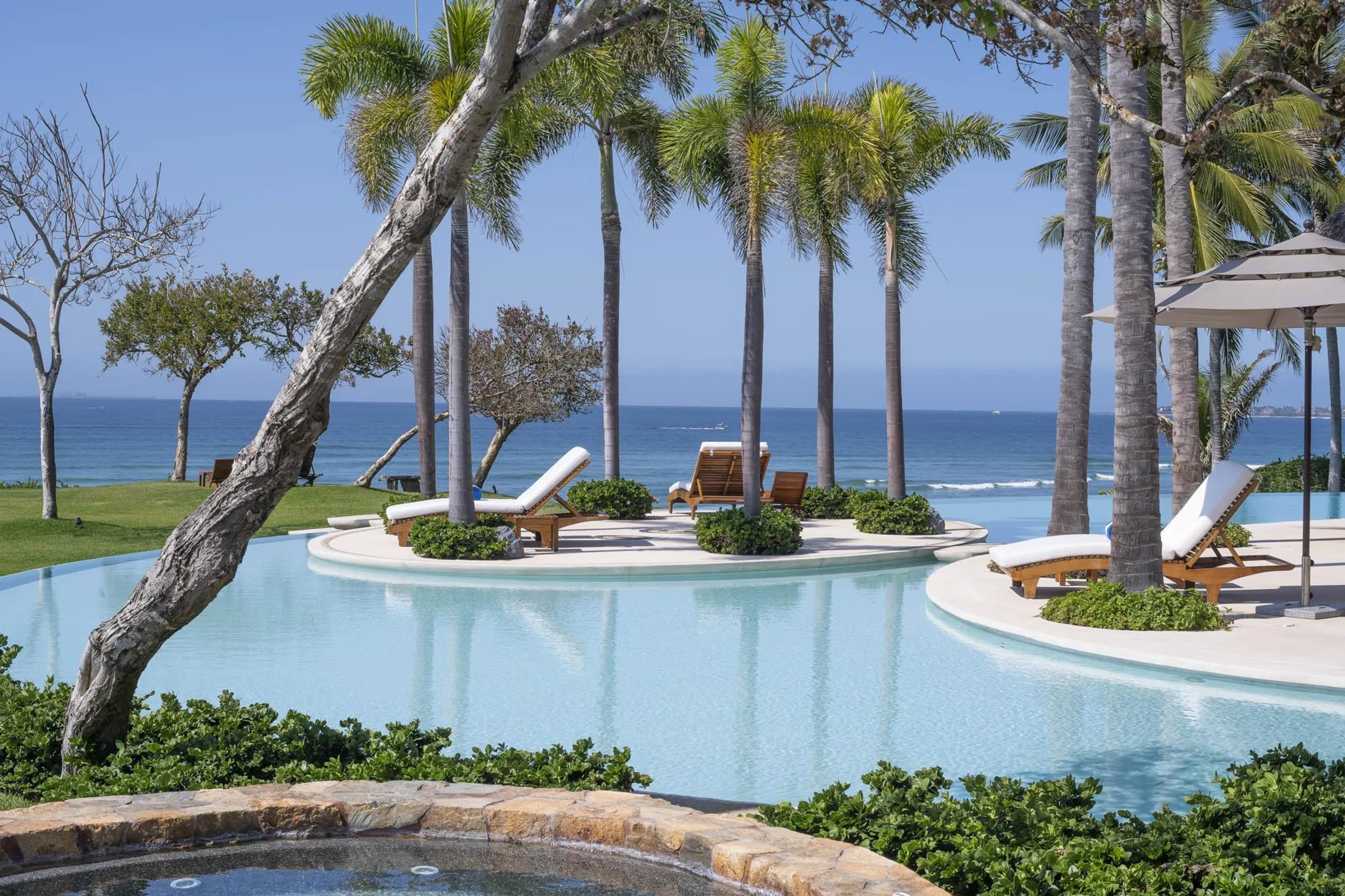 One-of-a-Kind Punta Mita Beachfront Oasis with 160 Foot Infinity Edge Pool Overlooking the Ocean — photograph 2