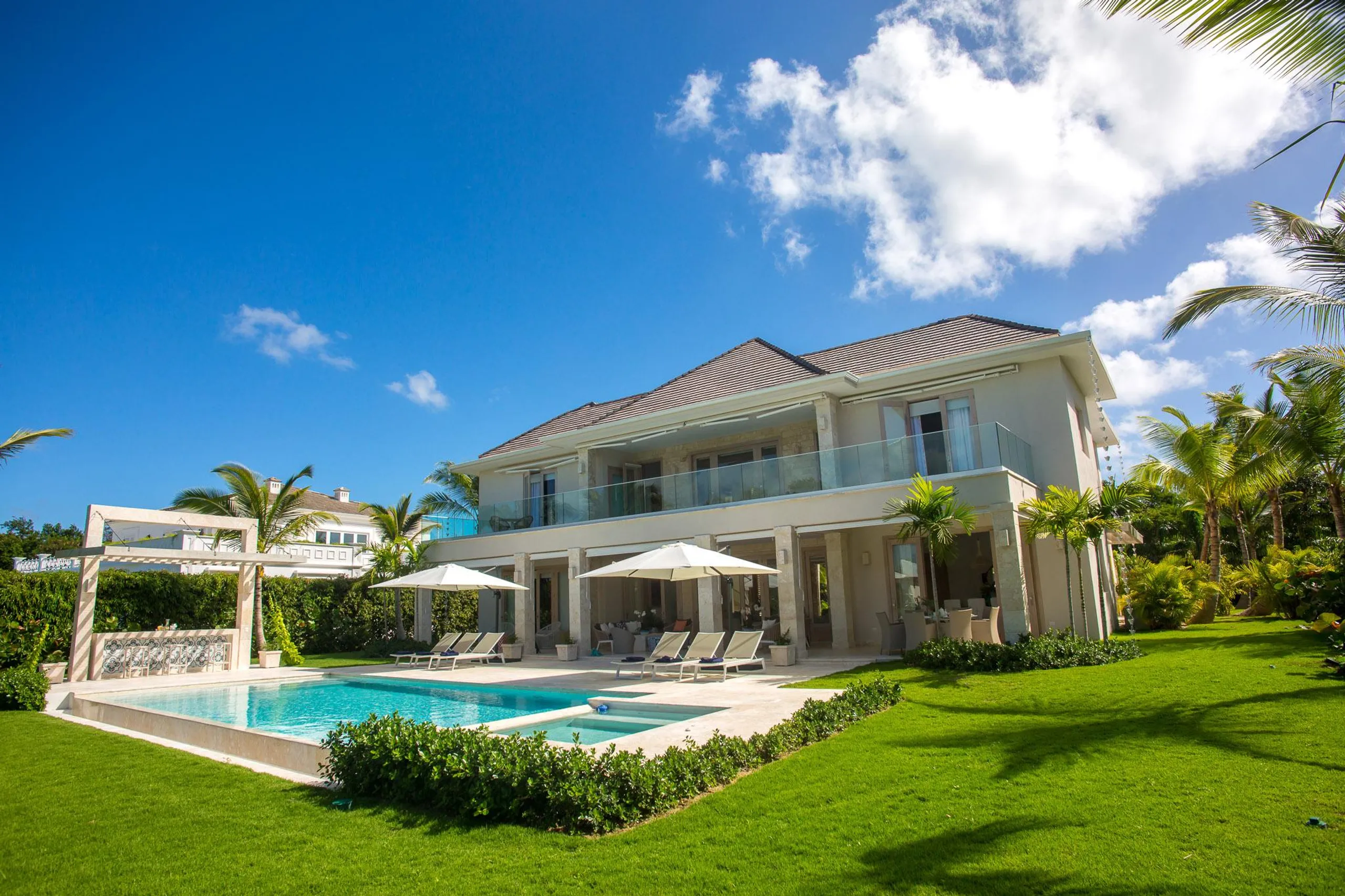 Relaxing Punta Cana Villa with Private Pool, Manicured Lawns, and Resort Perks — photograph 5