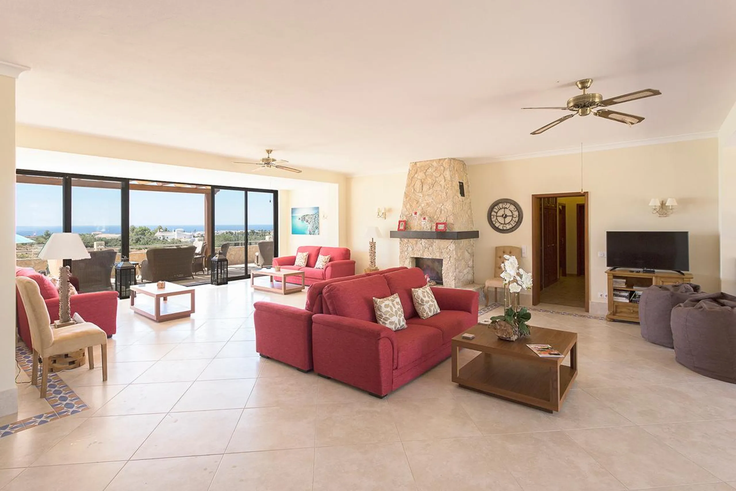 Extraordinary Modern Villa with Private Pool and Panoramic Sea Views — photograph 6
