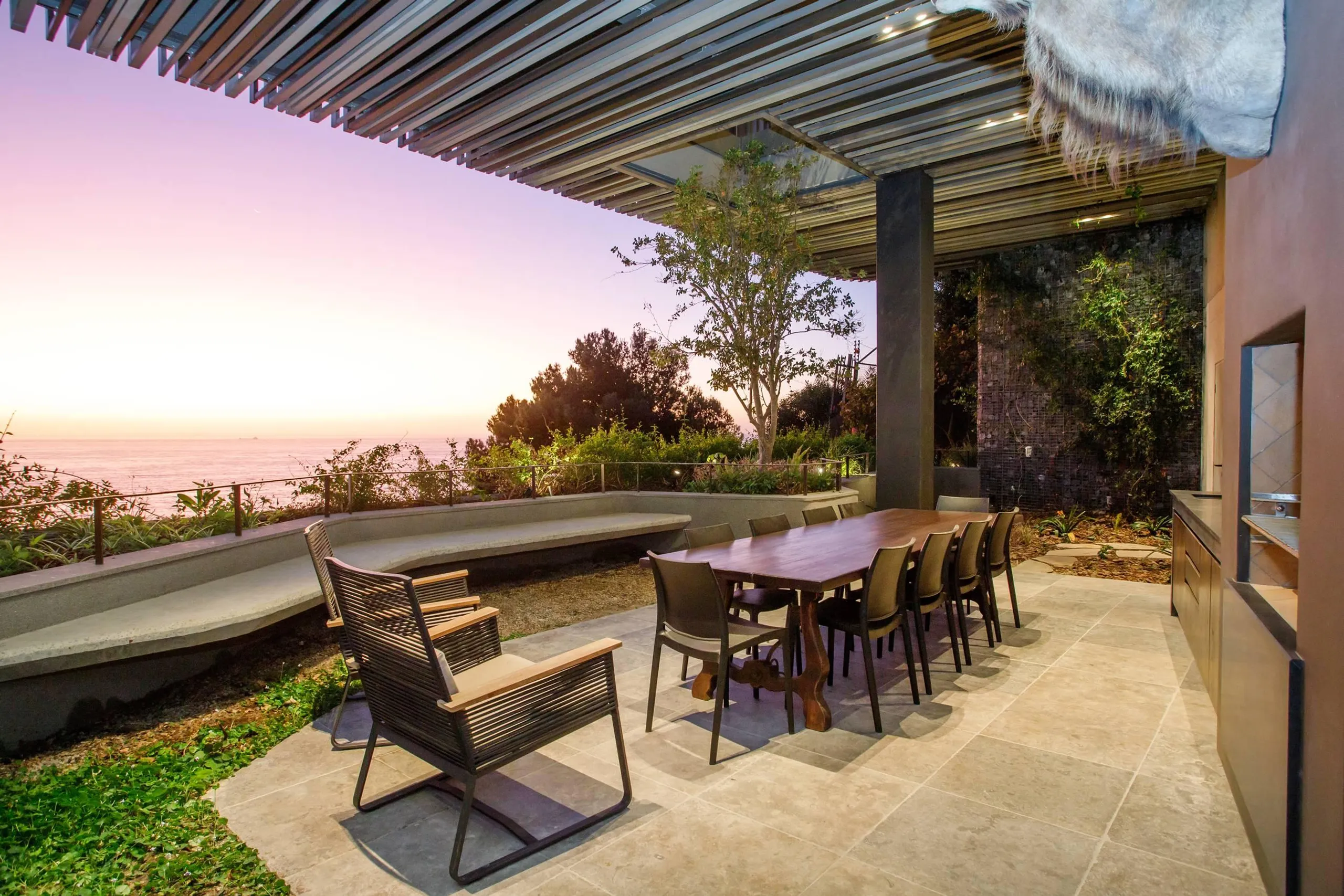 Elevated Luxury Villa in Clifton with Infinity Pool and Ocean Views — photograph 3