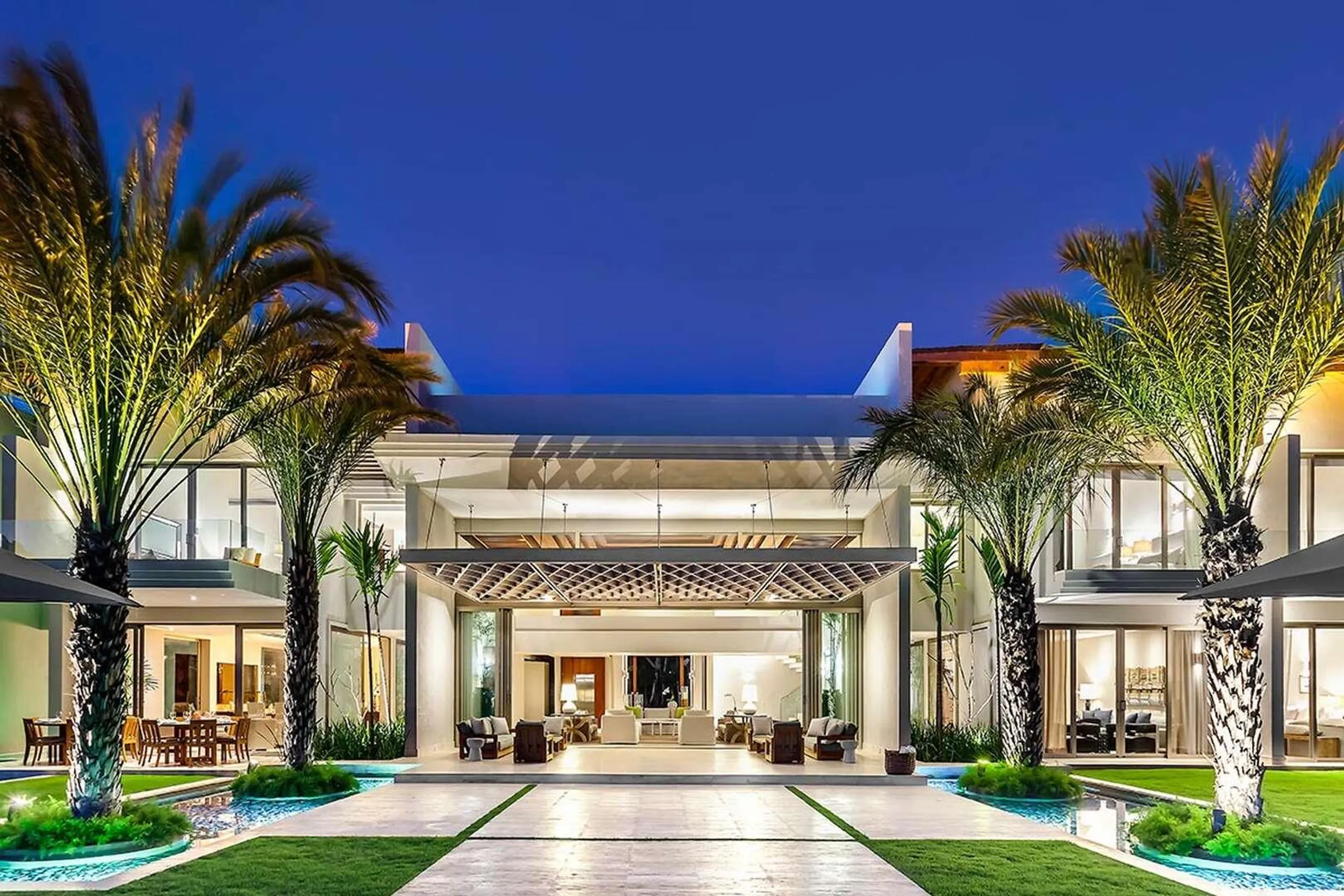 Elegant Contemporary Beach Estate with Private Pool — photograph 8