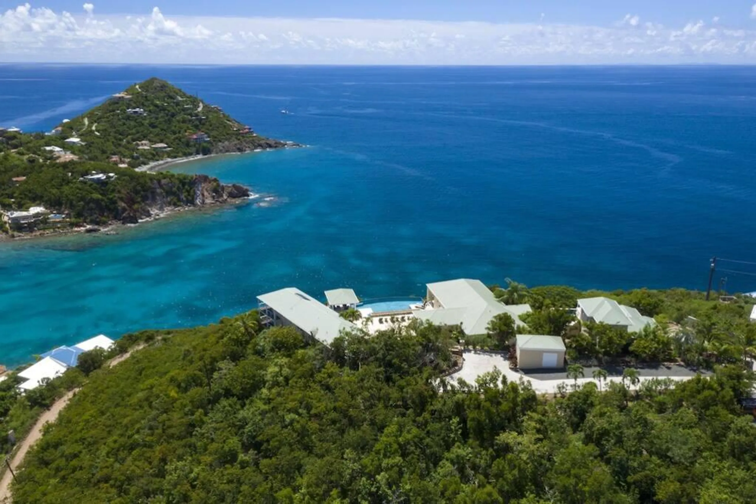 Magnificent Cruz Bay Estate with Invigorating Pool and Sun Deck — photograph 6