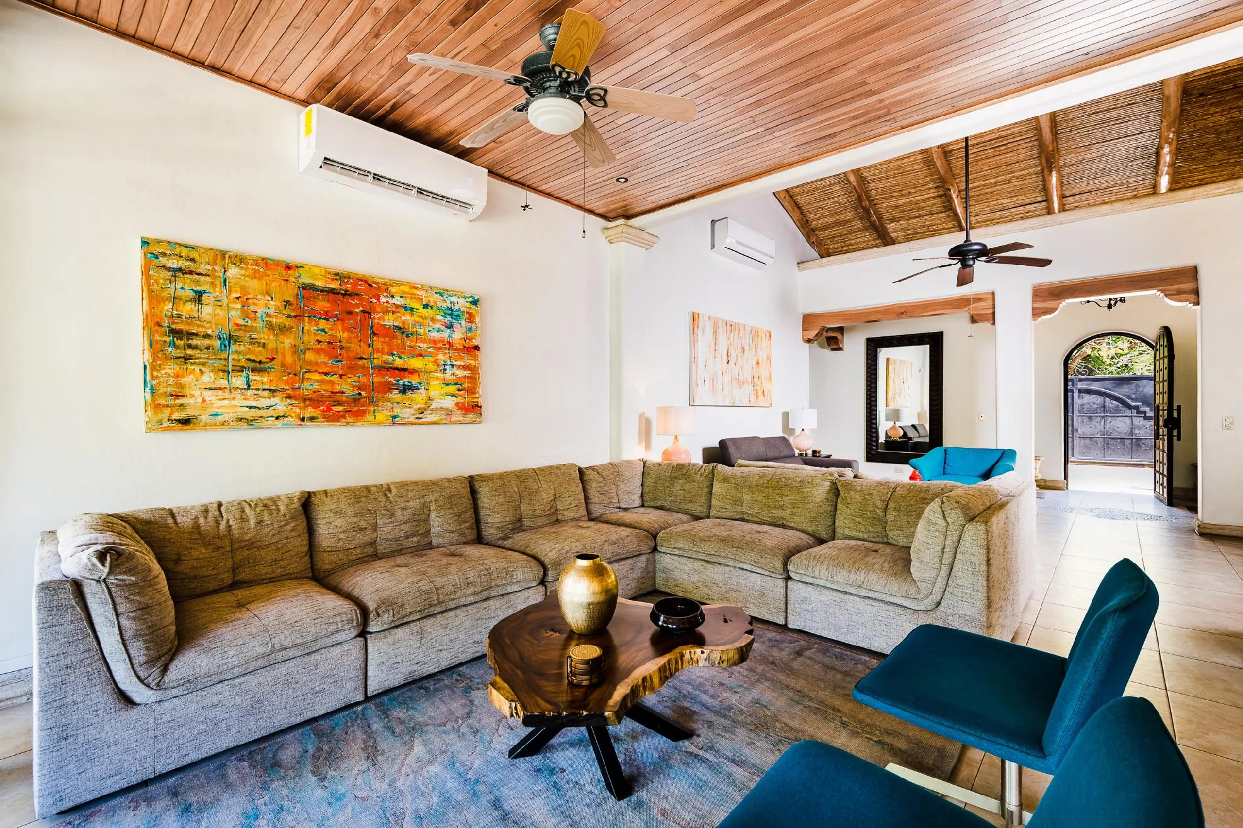 Plentiful Playa Longosta Villa with Private Pool and Walks to Beach — photograph 10
