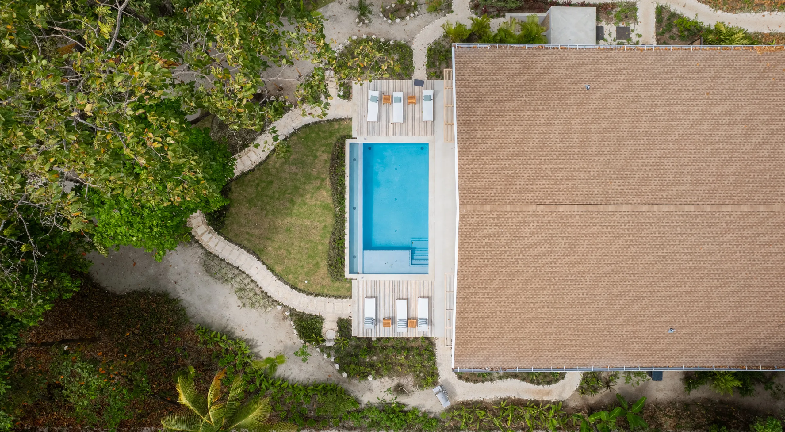 Chic Oceanfront Villa with Panoramic Views on Santa Teresa’s Golden Sands — photograph 11