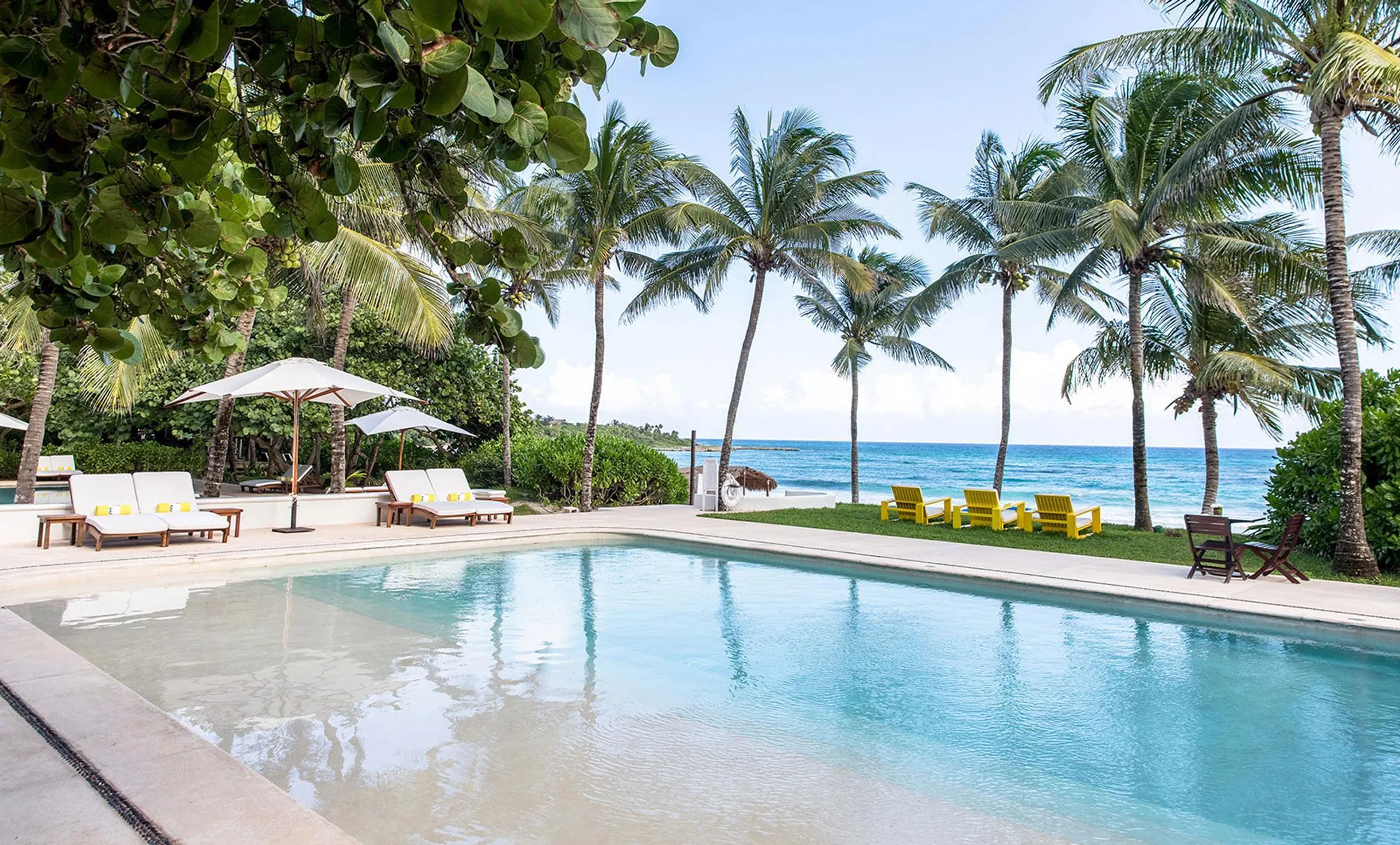 Private and Luxurious Beach Estate with Multiple Pool and Incredible Ocean Views — photograph 2