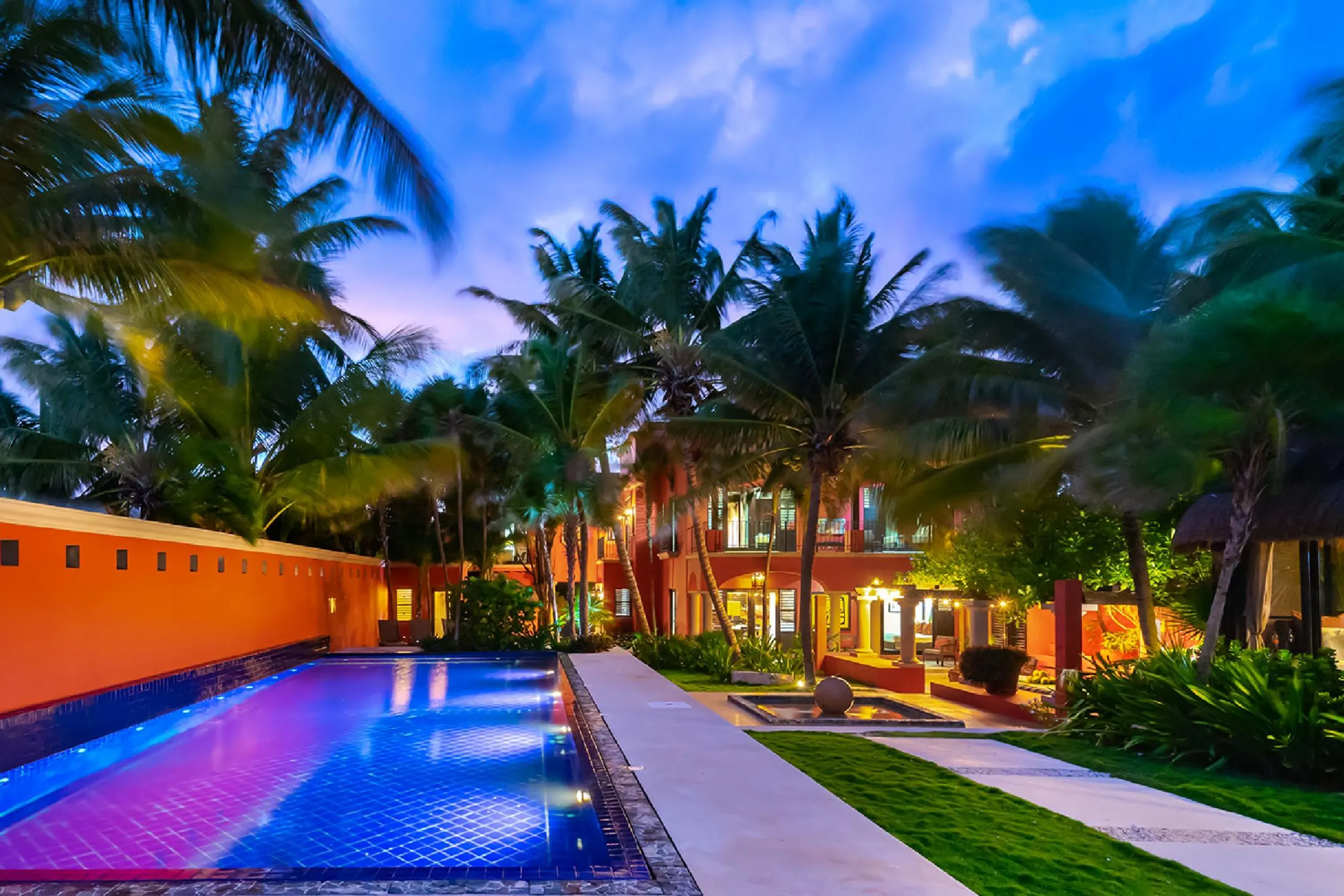 Exquisite Lush Tropical Soliman Bay Oceanfront Estate with Private Beach and Grand Pool — photograph 5