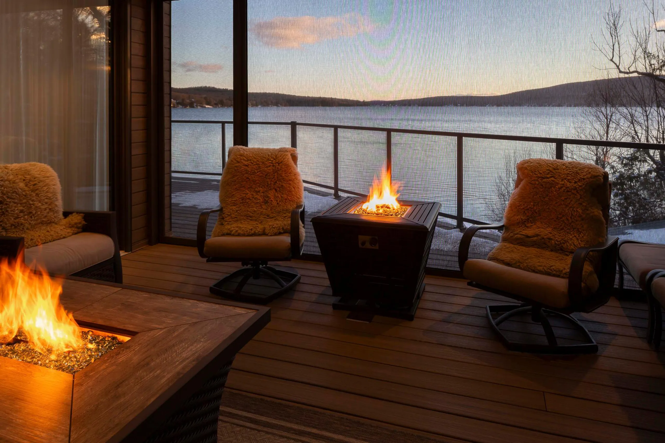 Lakeside Luxury Retreat With Spectacular Views — photograph 5
