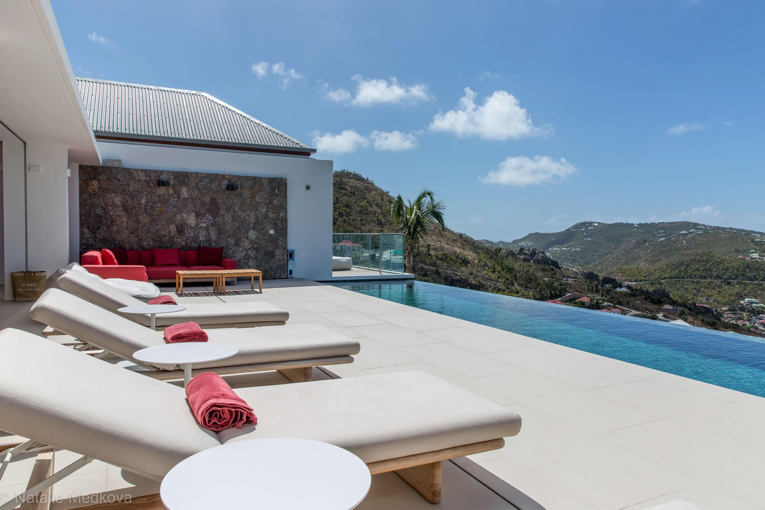 Lavish Caribbean Villa: Mesmerizing Views, Infinity Pool, and Sunset Magic — photograph 5