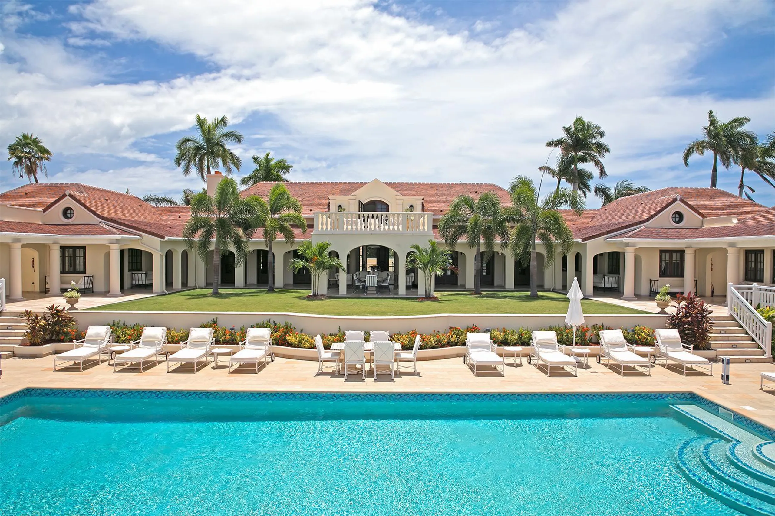 Luxury Redefined: Grand Luxe  Estate with Elegant Pool and Caribbean Views — photograph 3