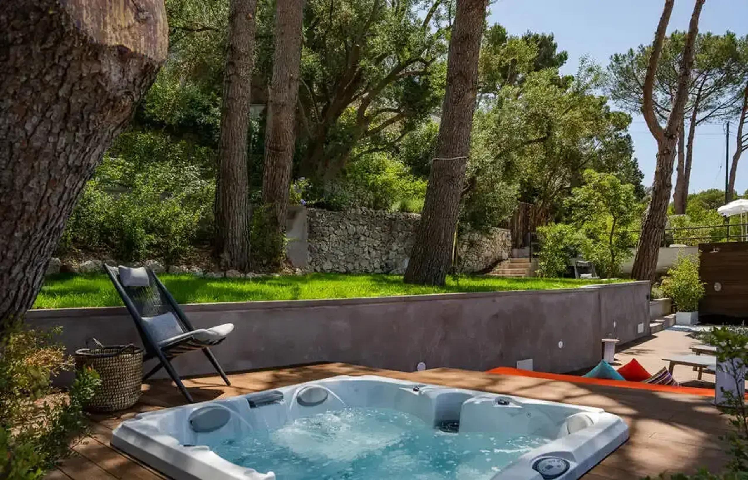 Upscale Contemporary Villa in Capri with Gulf of Naples Views — photograph 4