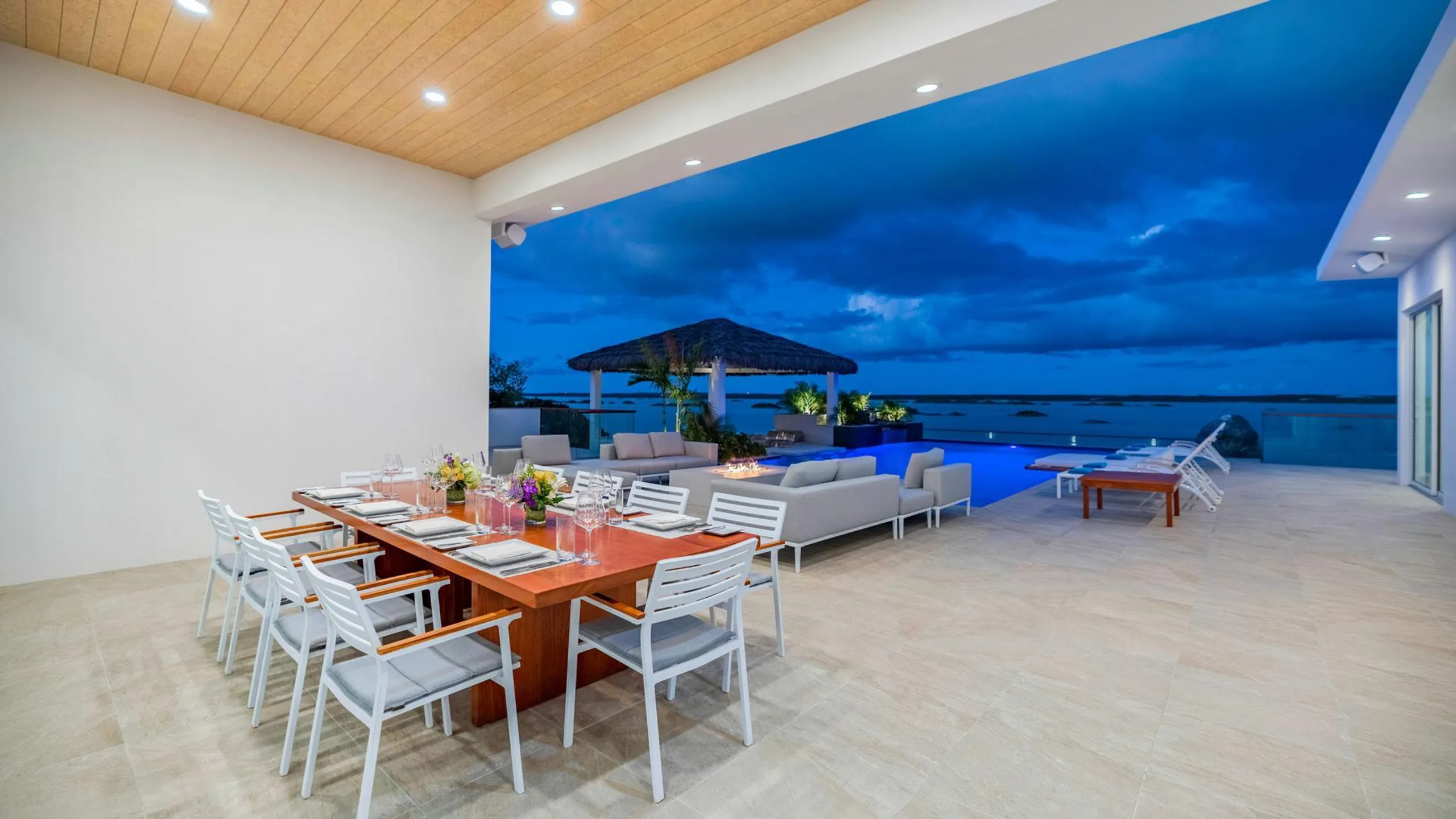Contemporary Waterfront Villa with Poolside Terrace and Direct water Access — photograph 10
