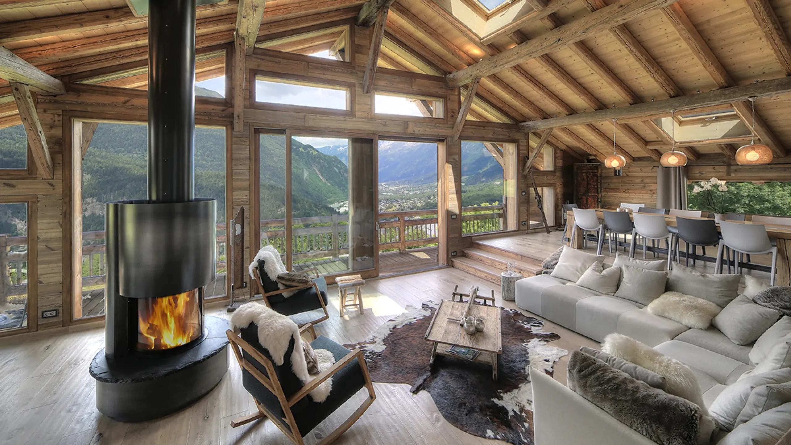 Historic Ski-In/Ski-Out Farmhouse with Spa, Jacuzzi, and Panoramic Mont Blanc Views — photograph 8