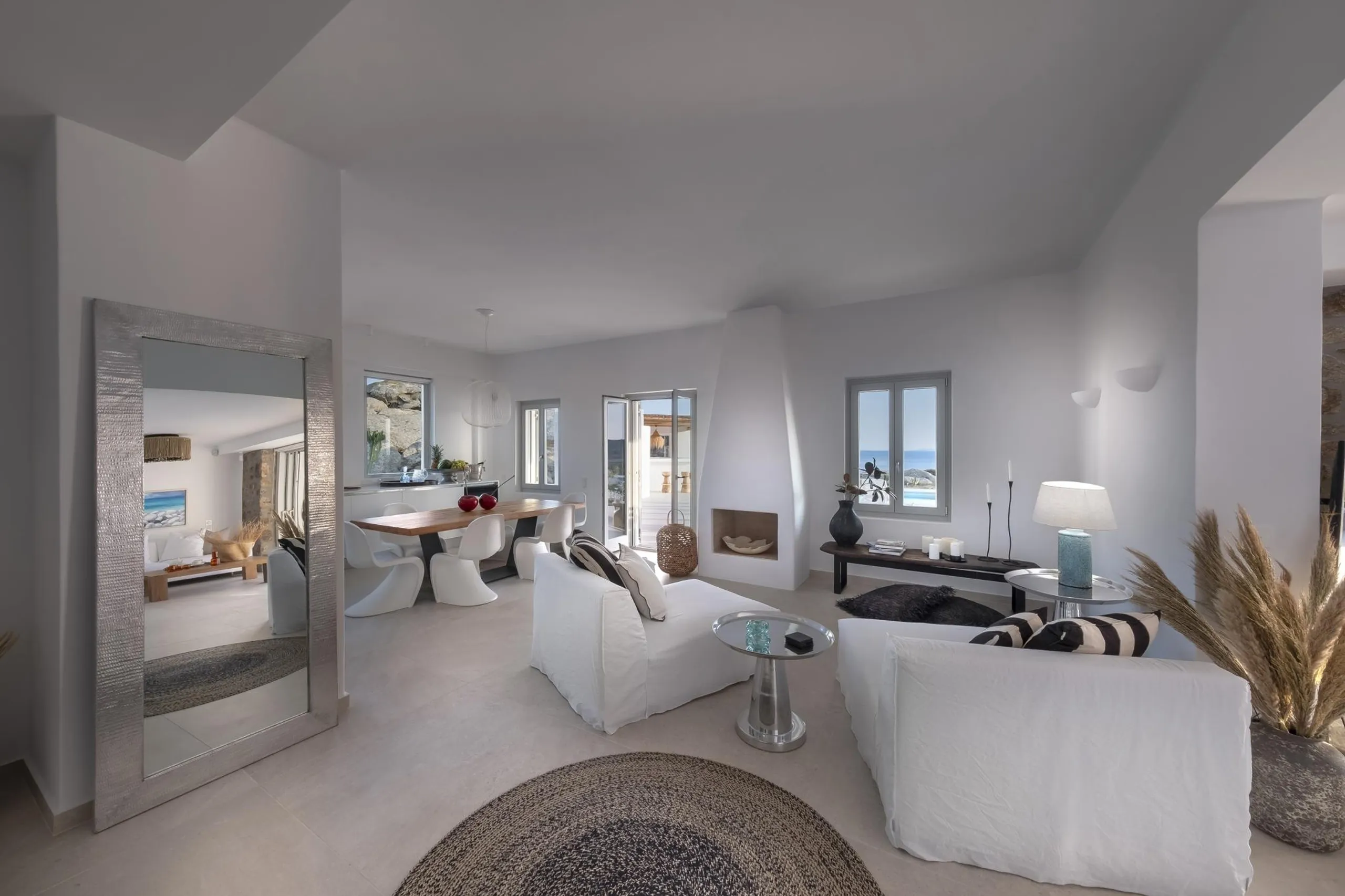 Superb  Mykonos Villa with Private Pool and Jacuzzi — photograph 11
