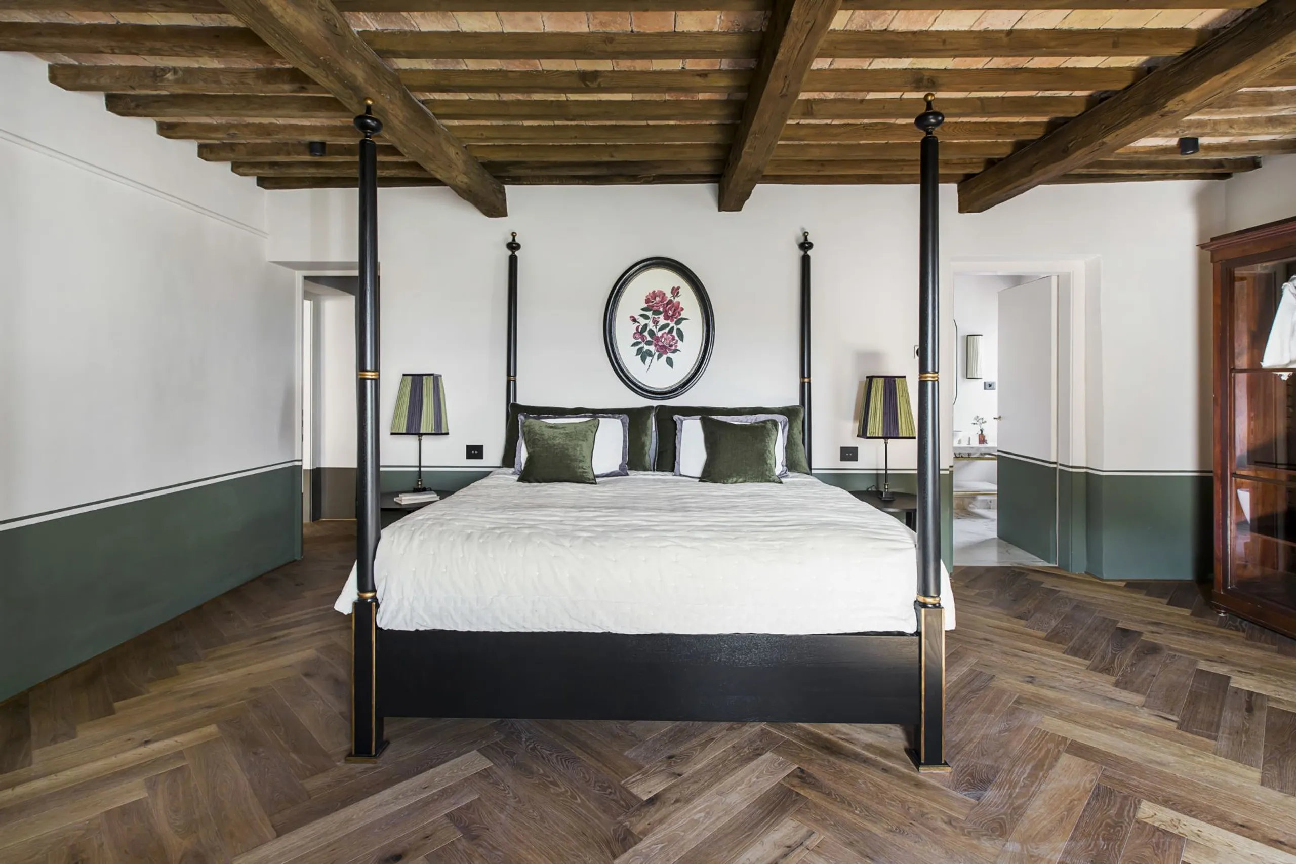 Splendid Estate with Indoor Heated Pool and Countryside Views — photograph 10